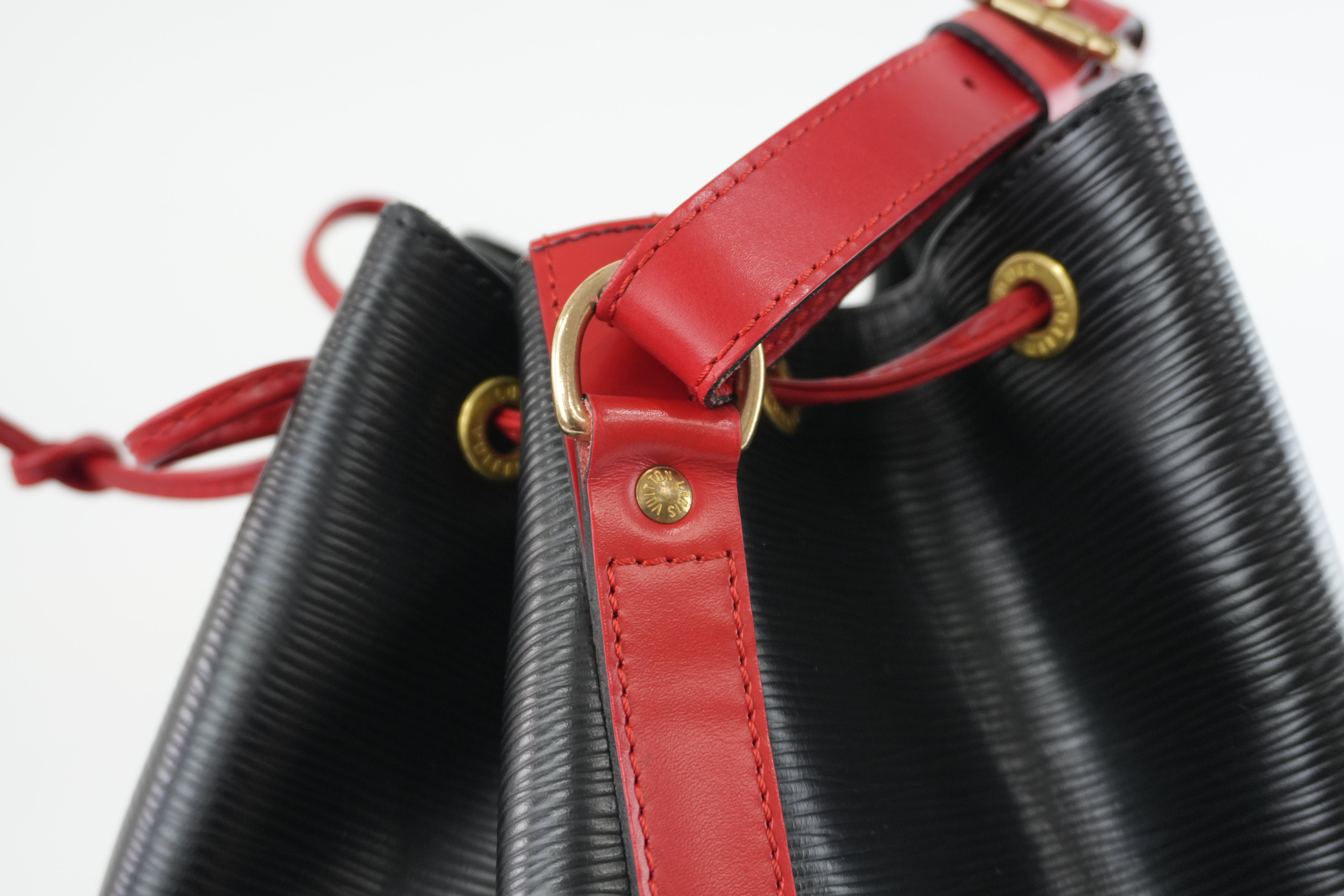 Louis Vuitton Epi Noe Bicolor Shoulder Bag Used