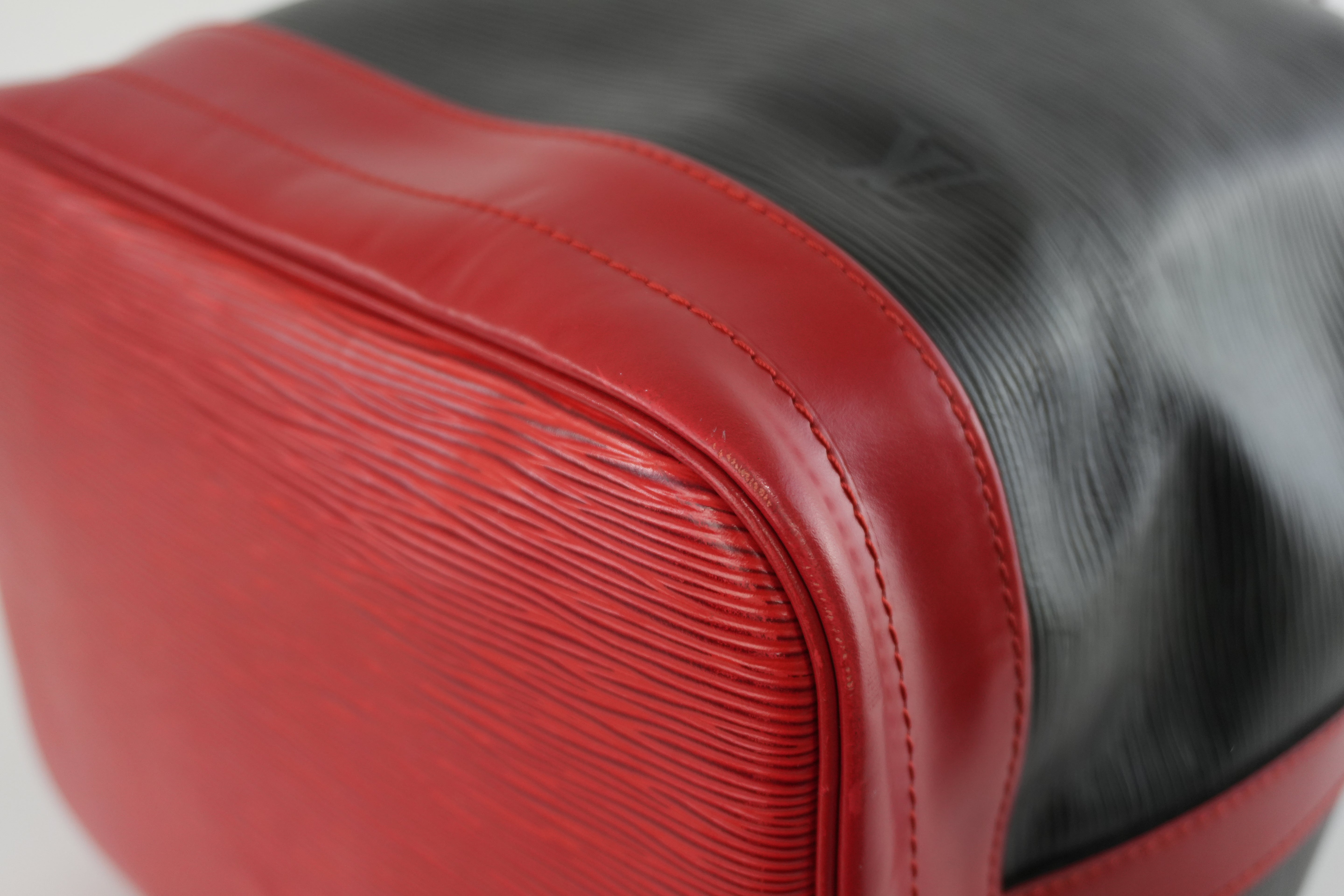 Louis Vuitton Epi Noe Bicolor Shoulder Bag Used