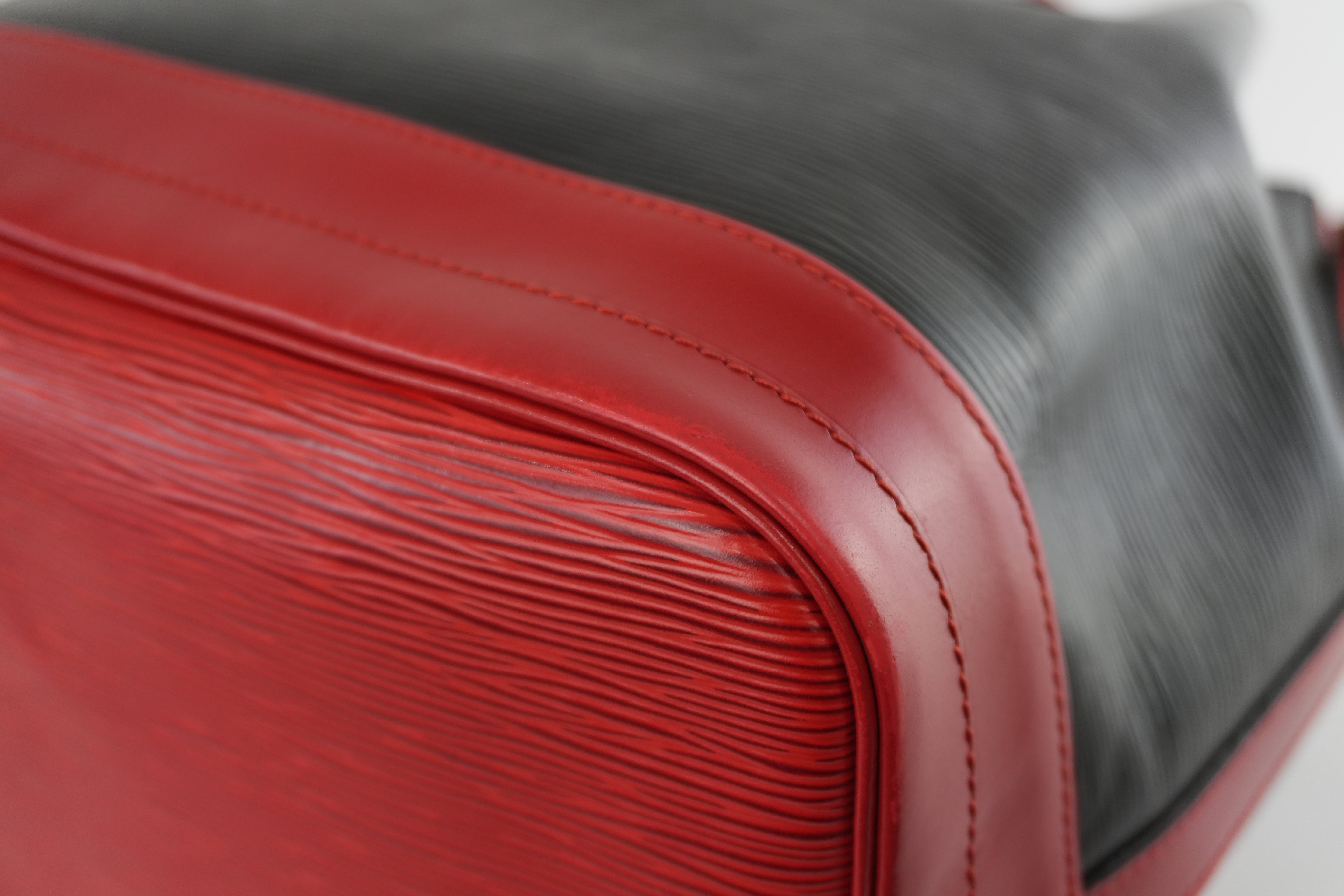 Louis Vuitton Epi Noe Bicolor Shoulder Bag Used