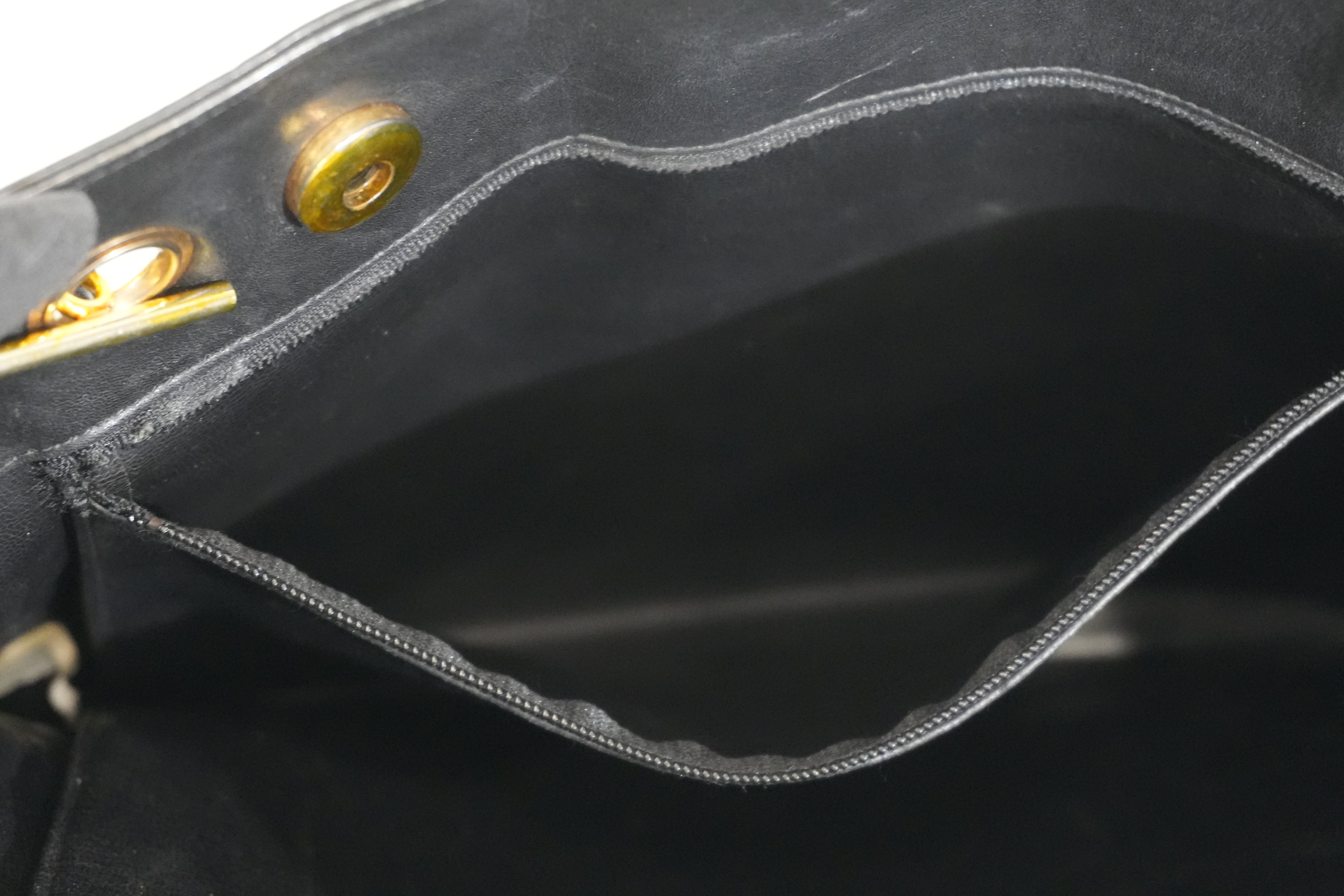 Pre-owned Chanel Chain Tote Bag Black