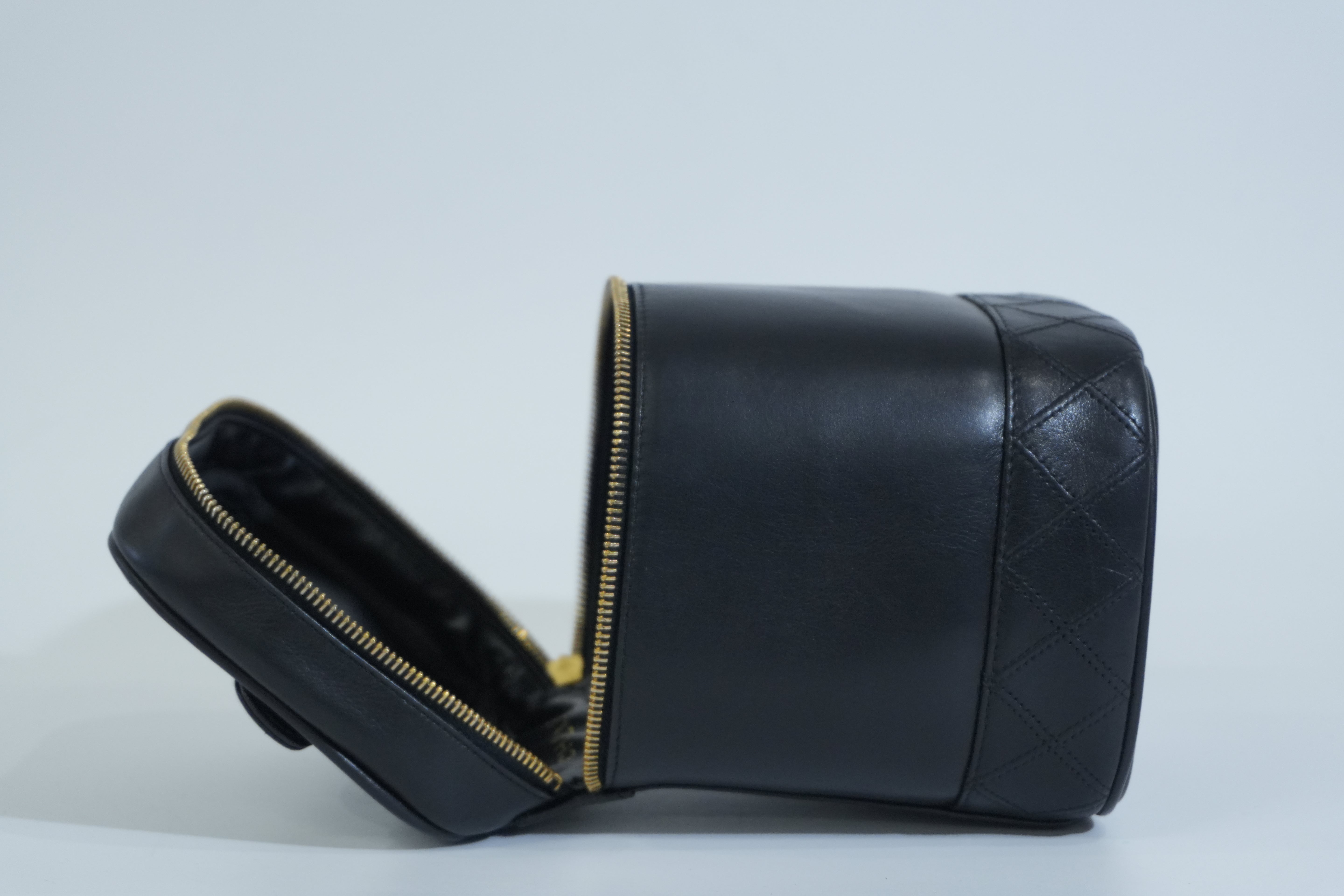 Pre-owned Chanel Lambskin Leather Vanity Case Black