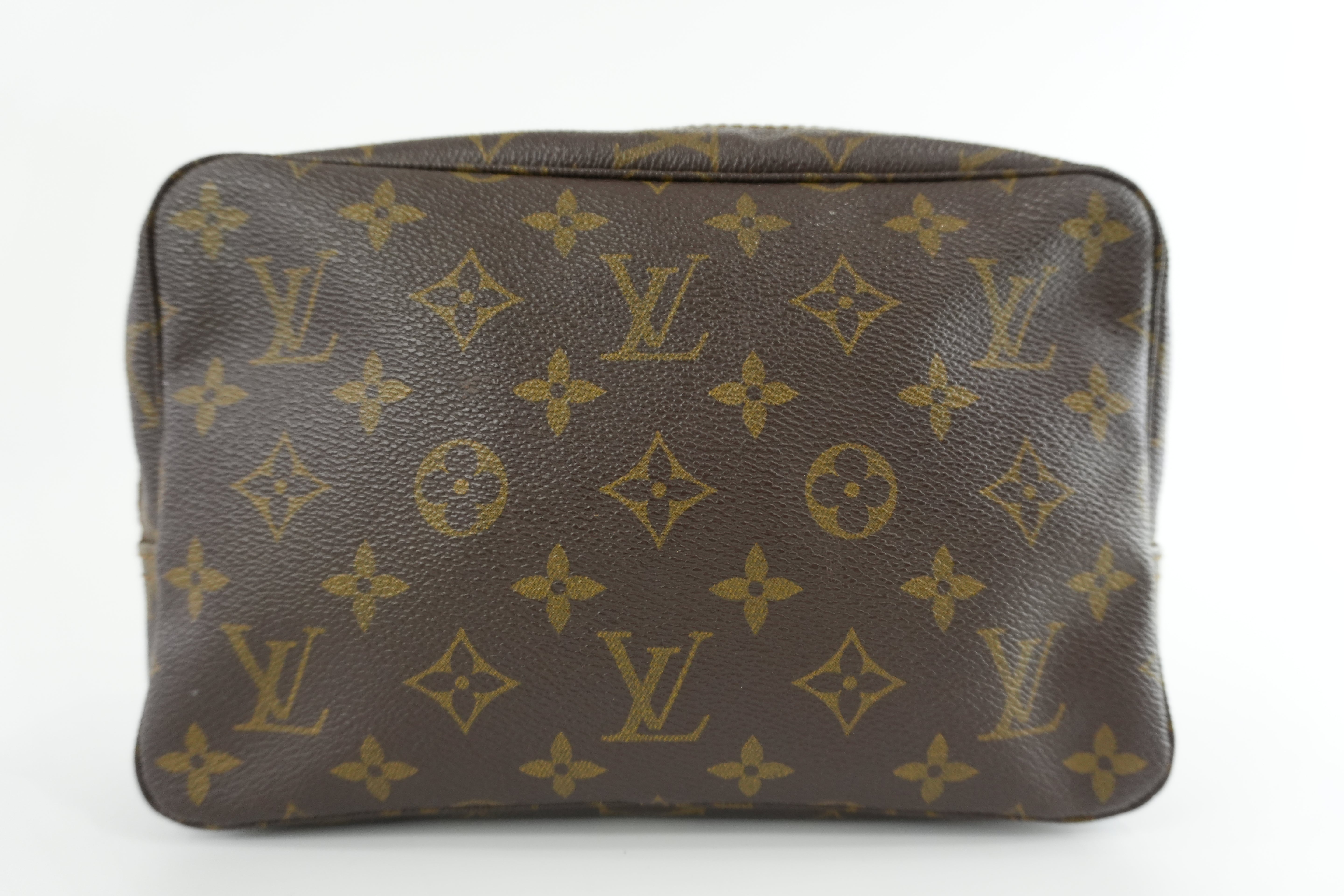 Pre-owned Louis Vuitton Monogram Trousse 23