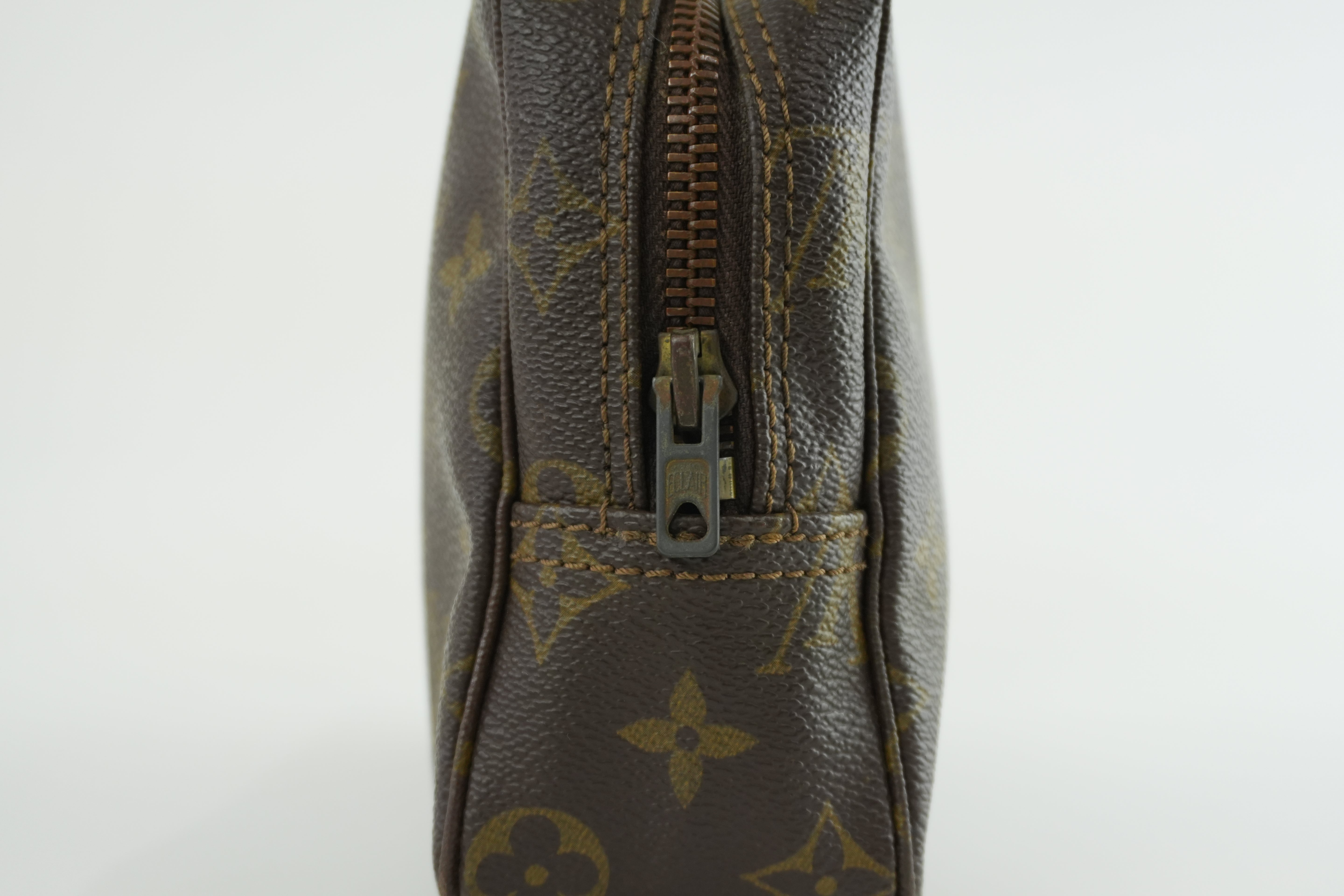 Pre-owned Louis Vuitton Monogram Trousse 23