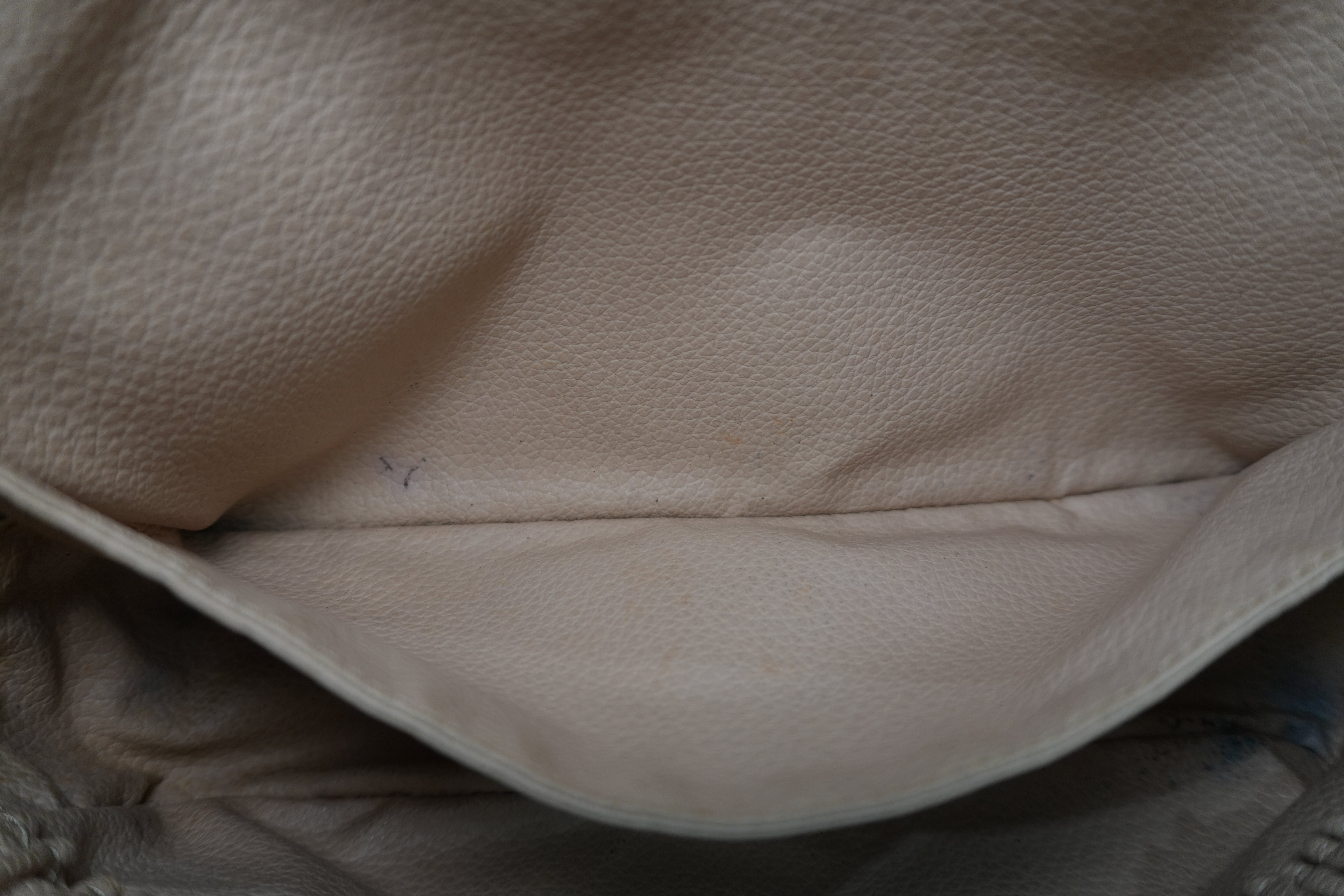 Pre-owned Louis Vuitton Monogram Trousse 23