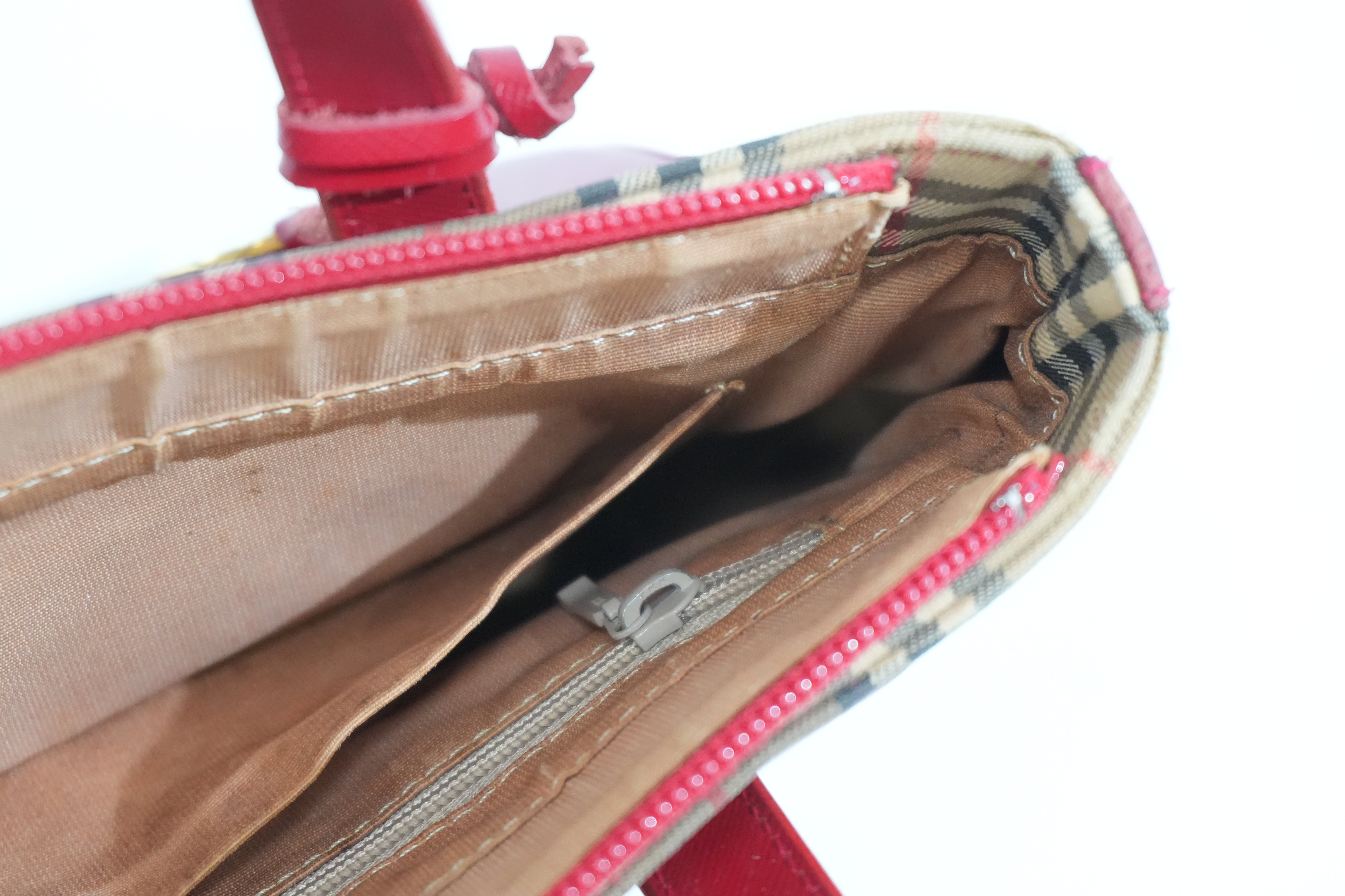 Pre-owned Burberry Haymarket Small Handbag Brown and Red