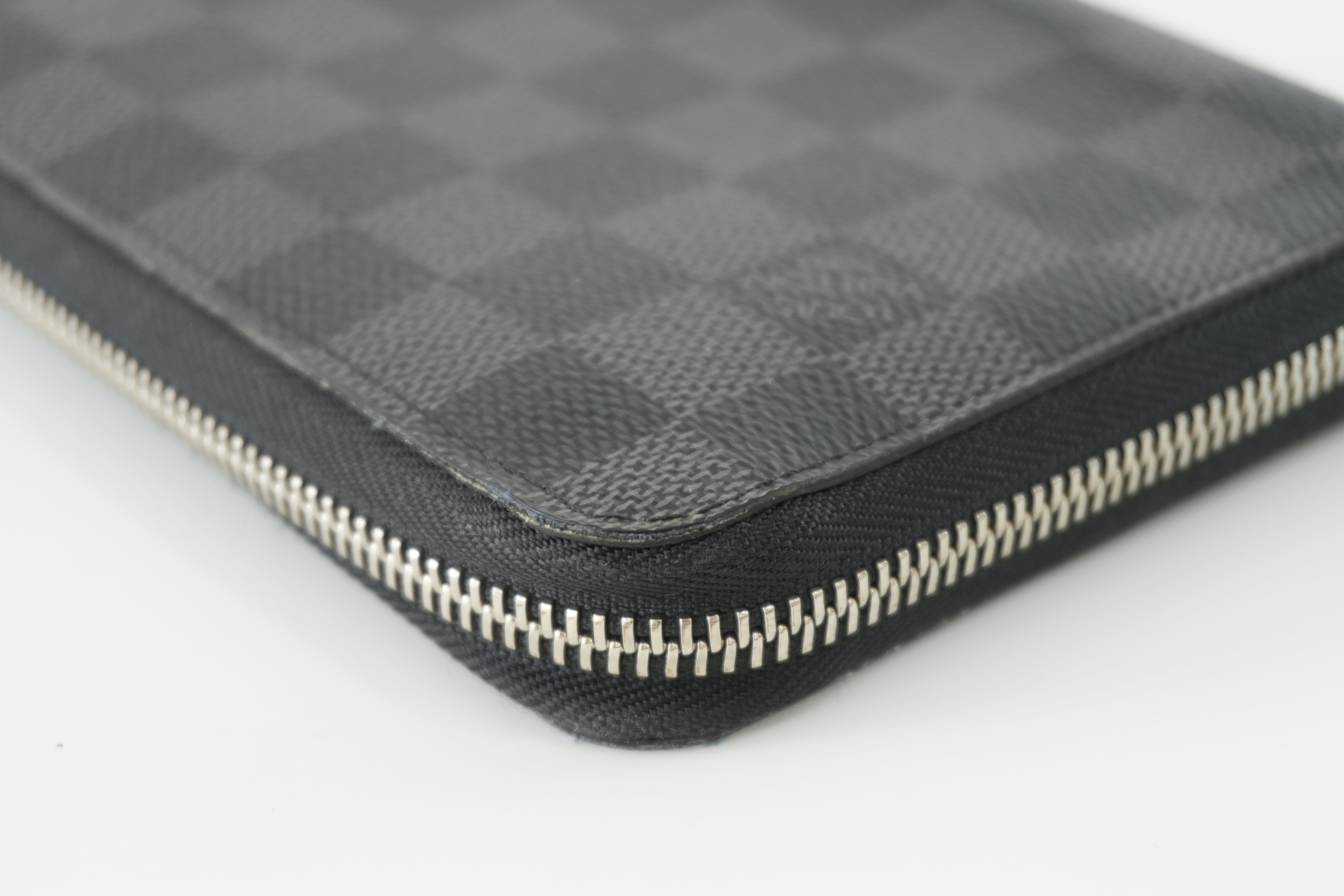 Louis Vuitton Damier Graphite Zippy Organizer Used
