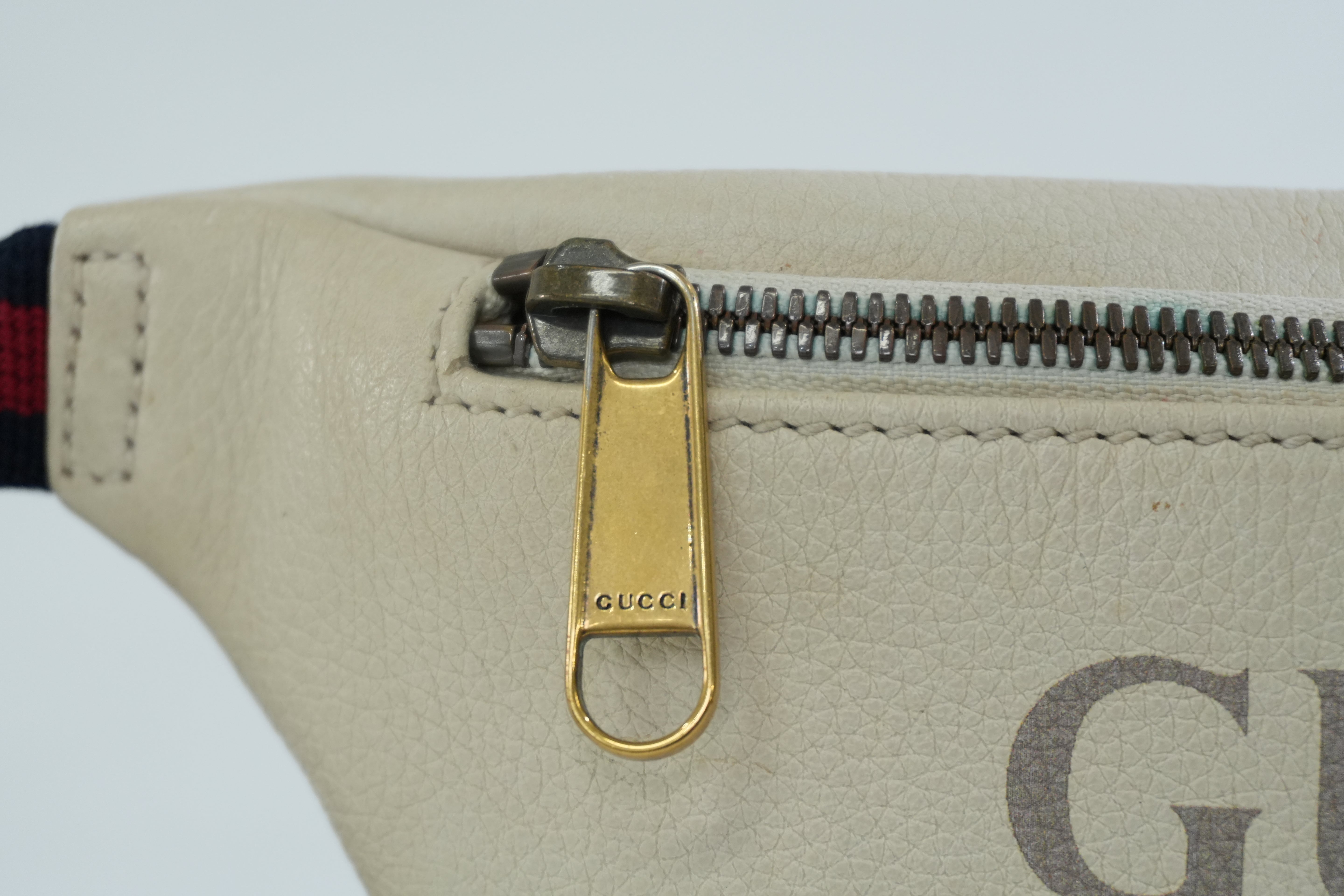 Pre-owned Gucci Small Body Bag White