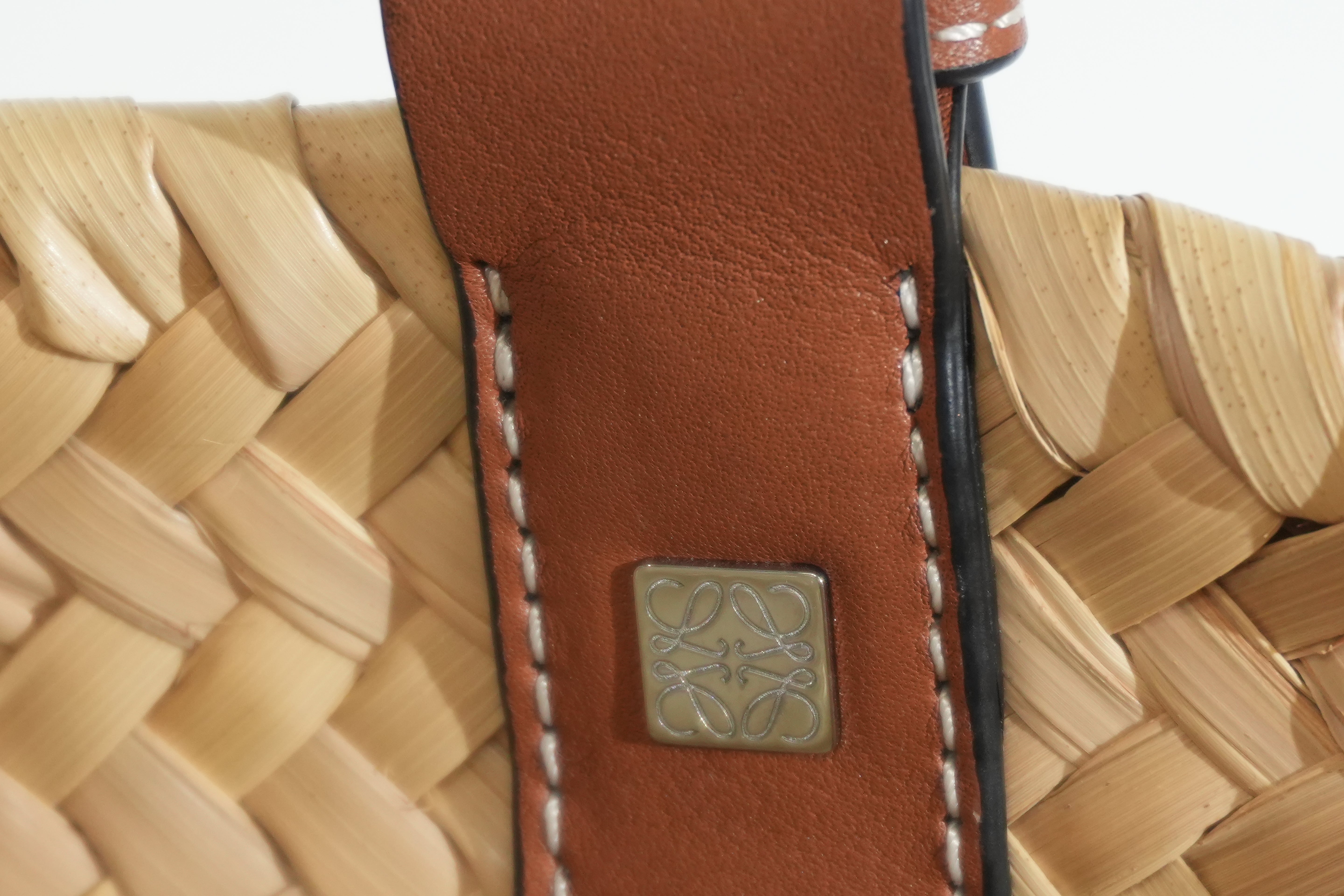 Pre-owned Loewe Raffia Small Anagram Basket Handbag Brown