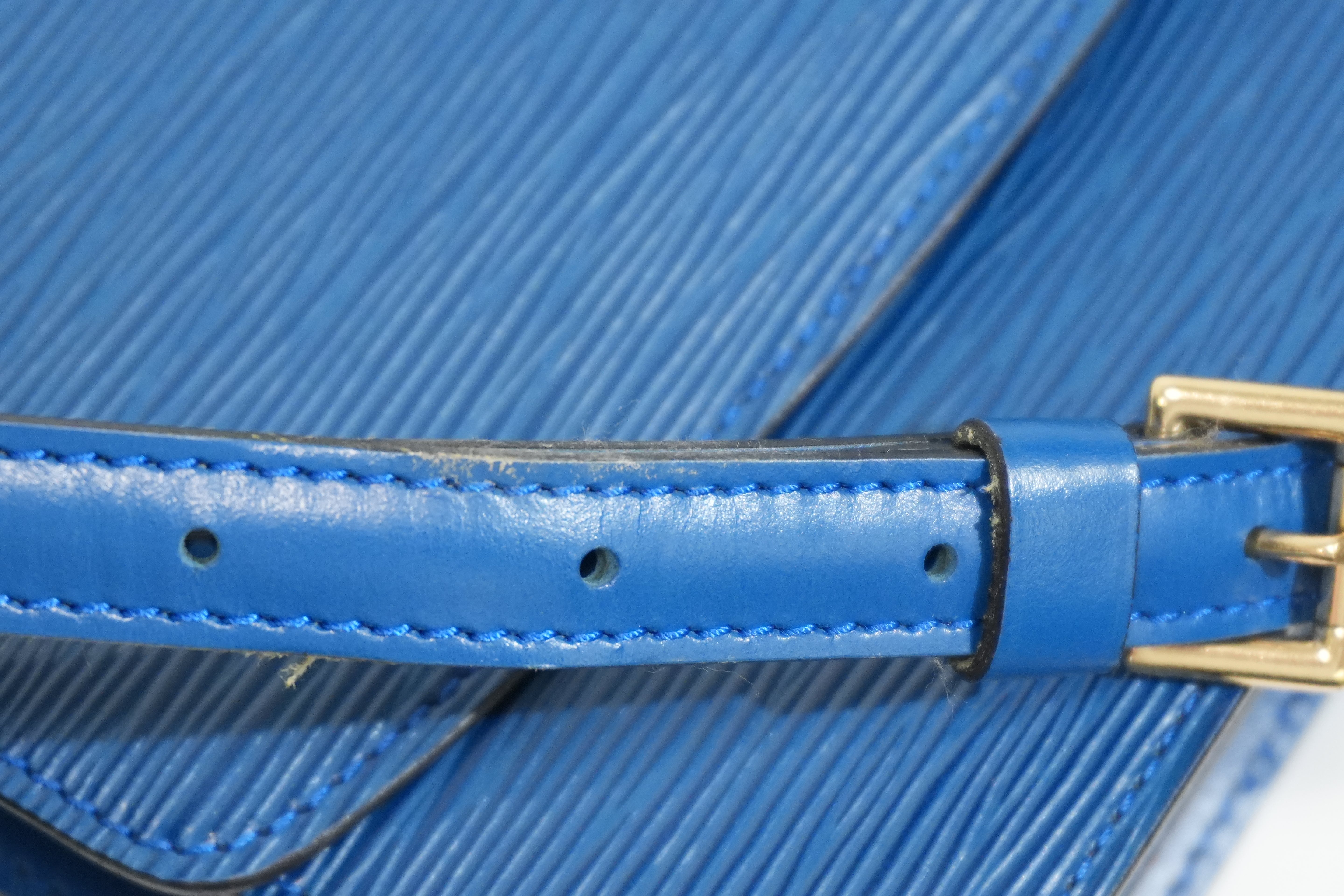 Pre-owned Louis Vuitton Epi Grenelle Crossbody Bag Blue