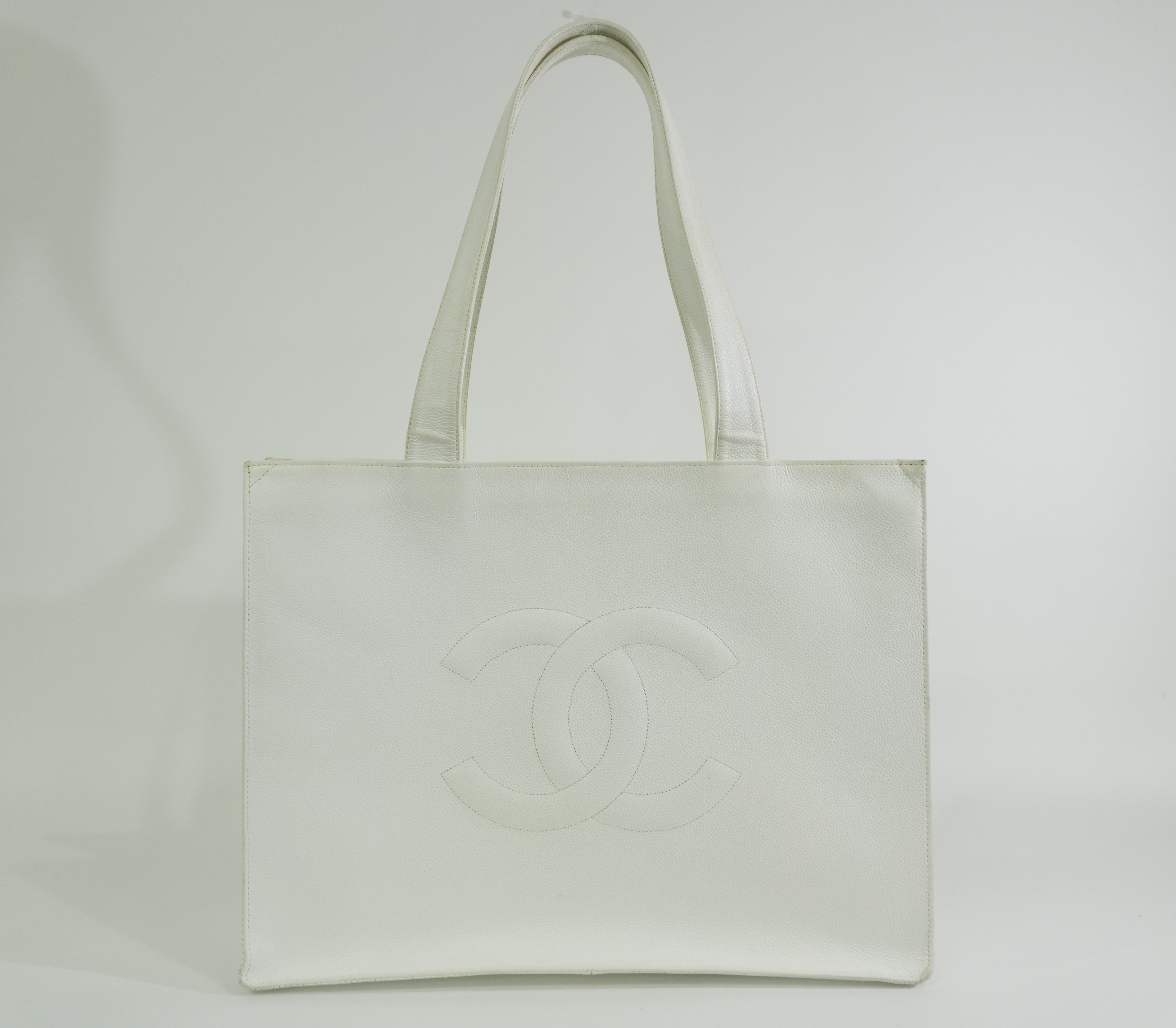 Pre-owned Chanel Caviar Skin Leather Tote Bag White