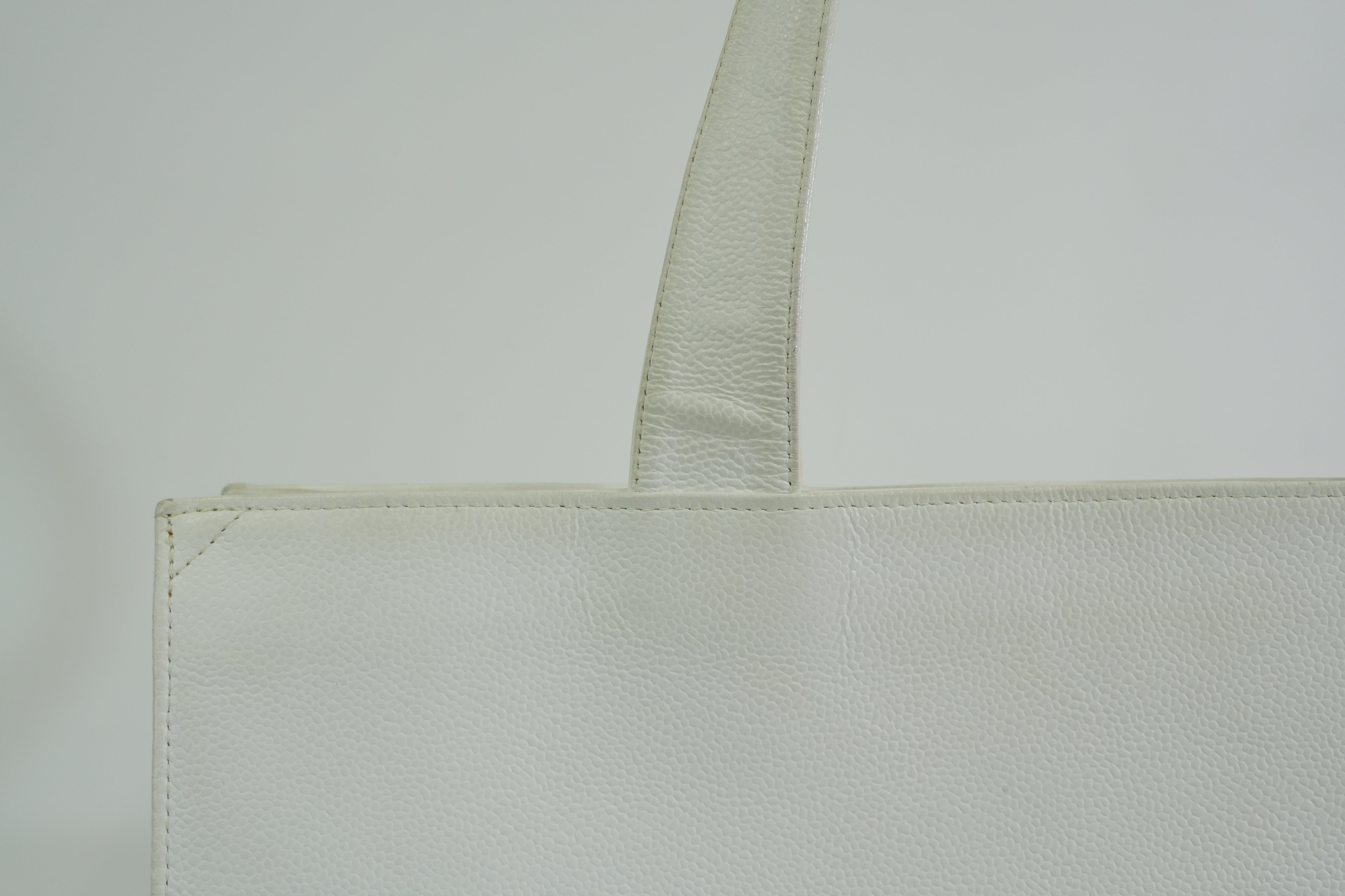 Pre-owned Chanel Caviar Skin Leather Tote Bag White