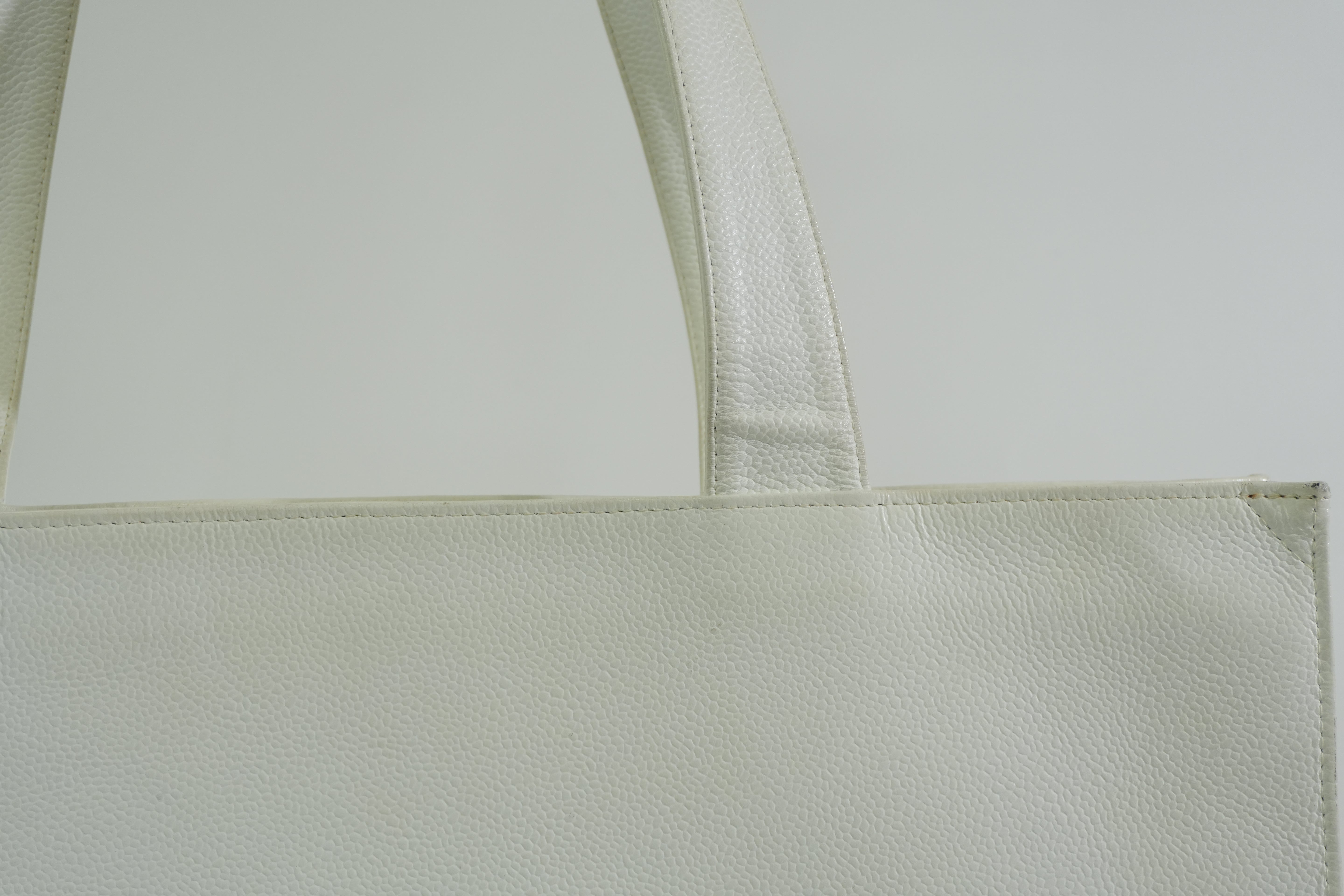 Pre-owned Chanel Caviar Skin Leather Tote Bag White