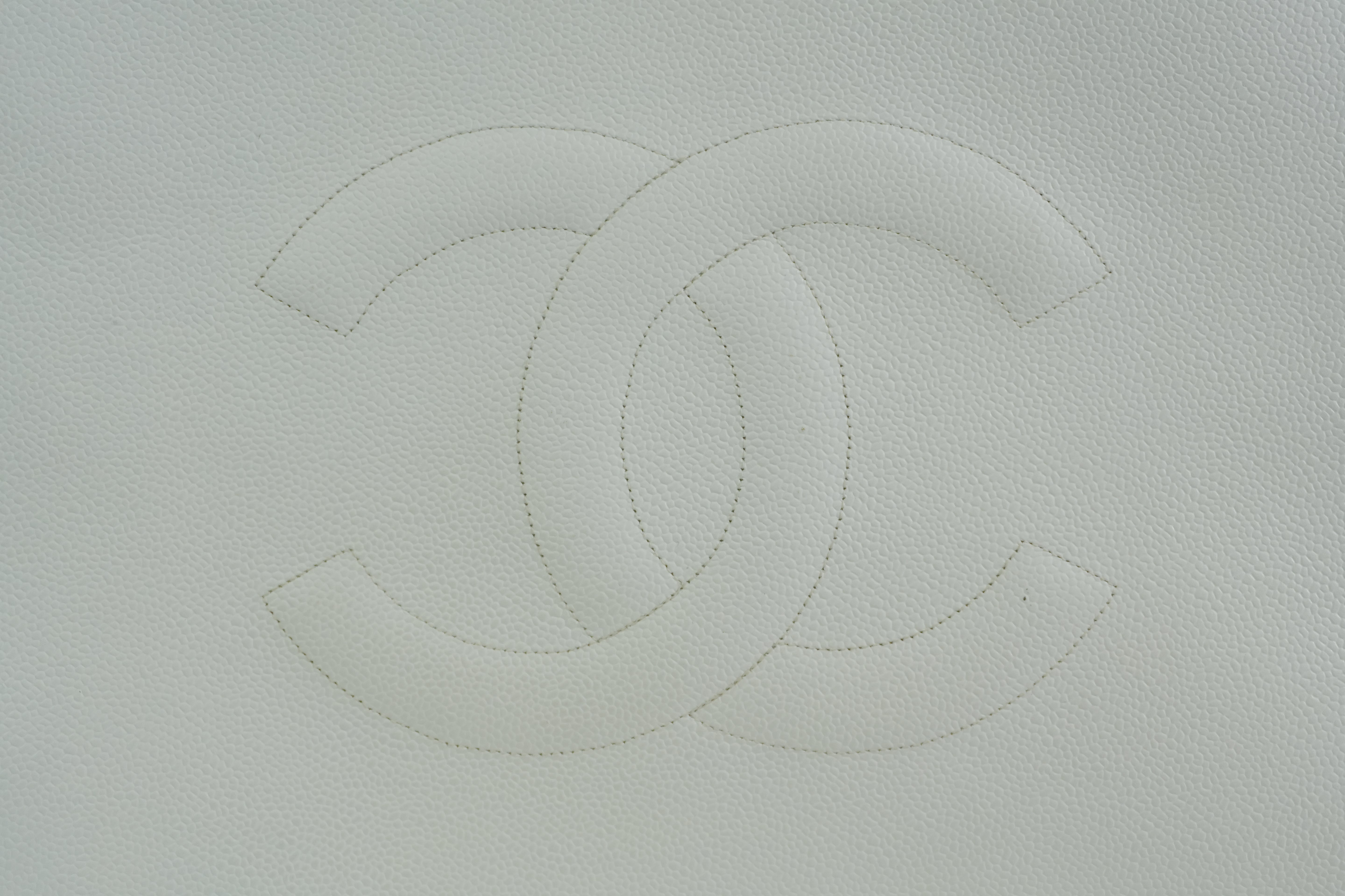 Pre-owned Chanel Caviar Skin Leather Tote Bag White