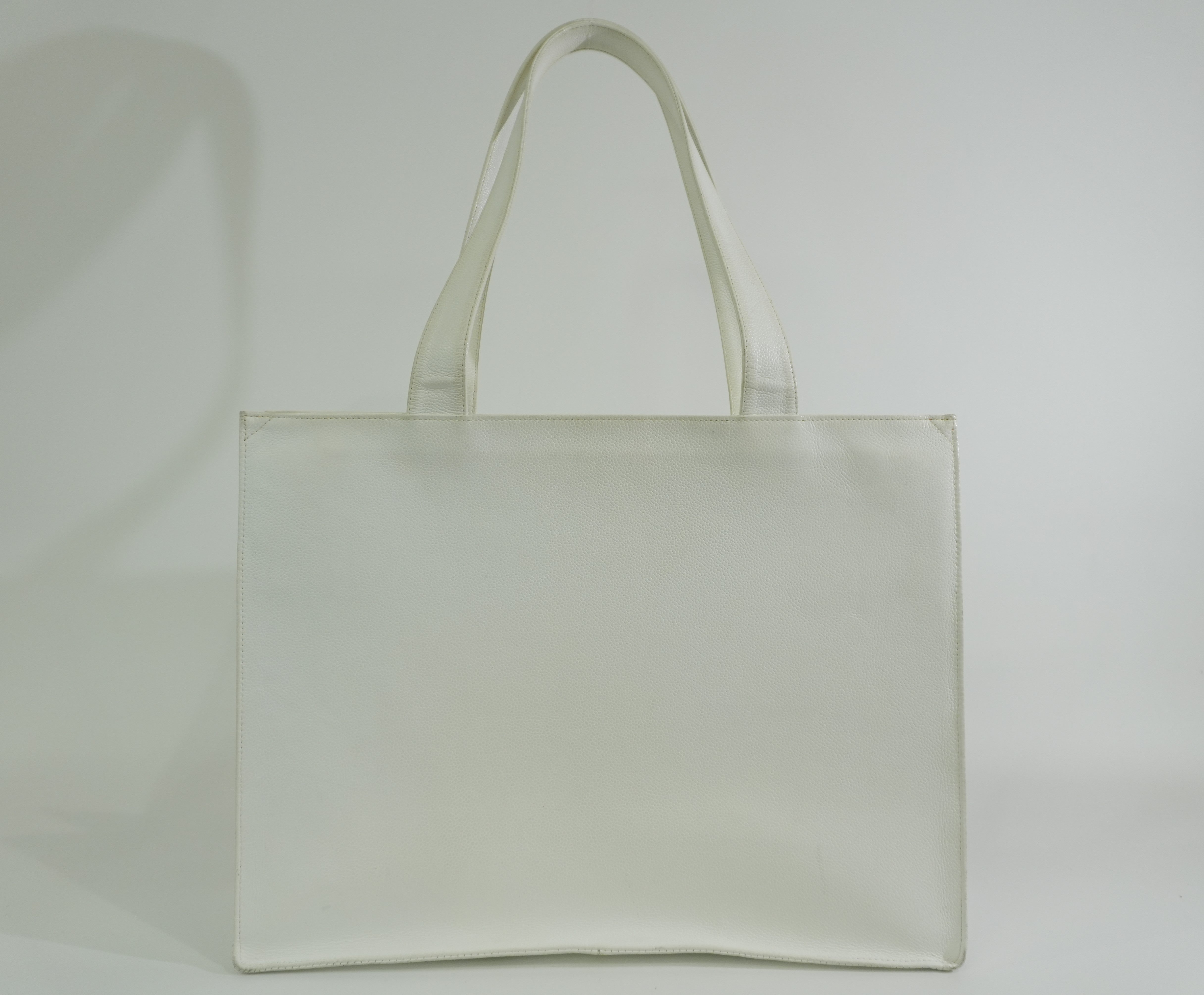 Pre-owned Chanel Caviar Skin Leather Tote Bag White