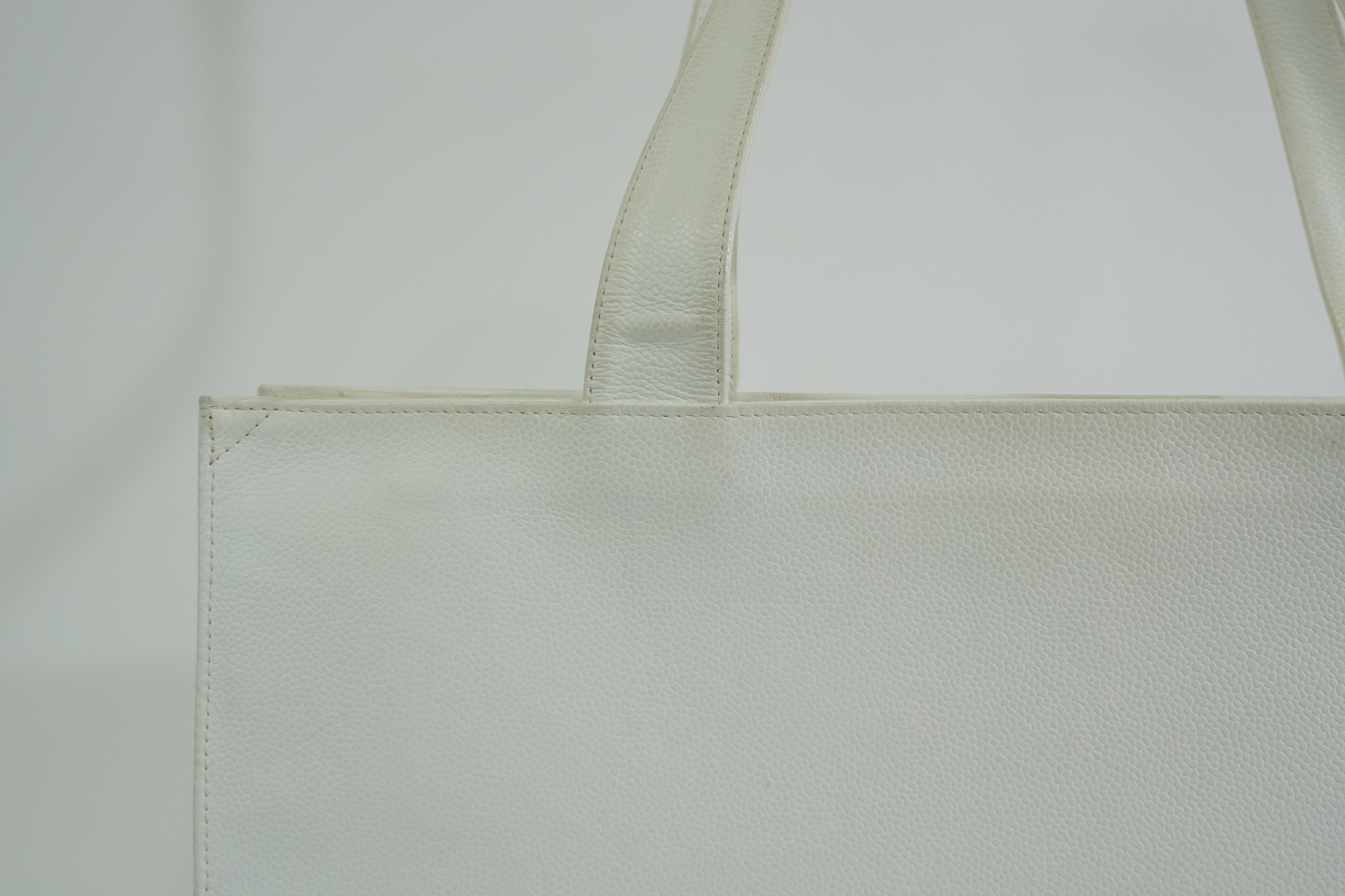 Pre-owned Chanel Caviar Skin Leather Tote Bag White