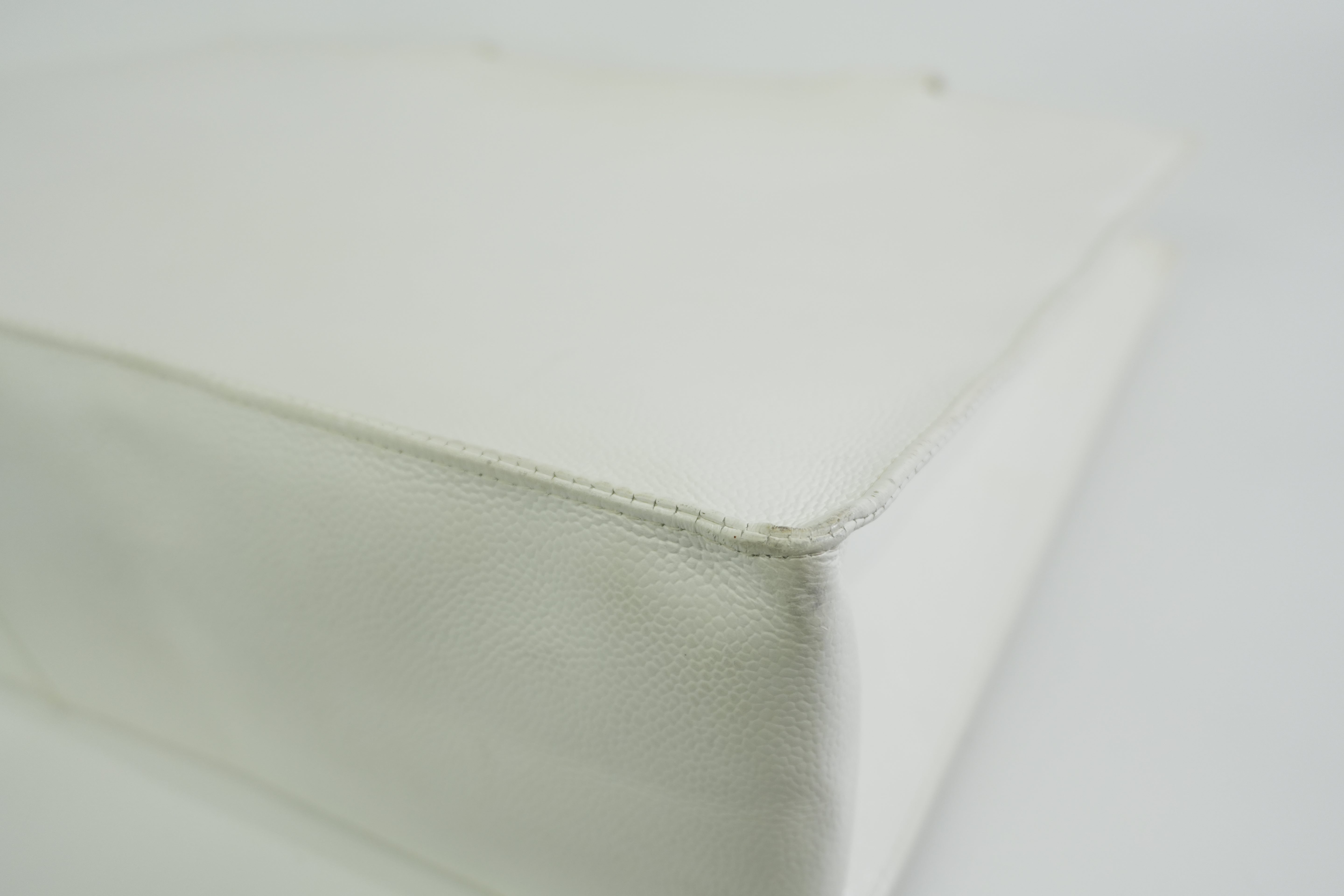 Pre-owned Chanel Caviar Skin Leather Tote Bag White