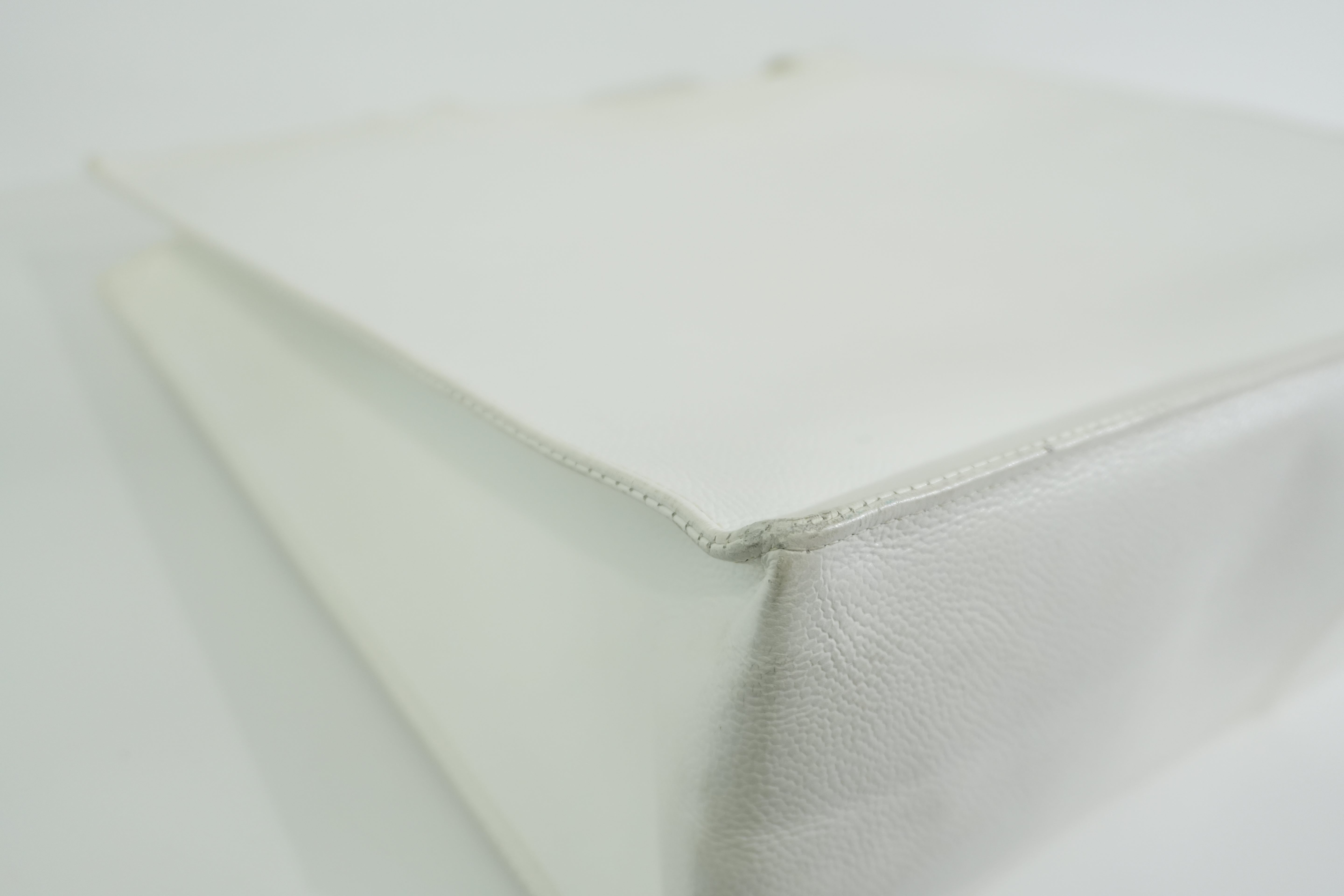 Pre-owned Chanel Caviar Skin Leather Tote Bag White