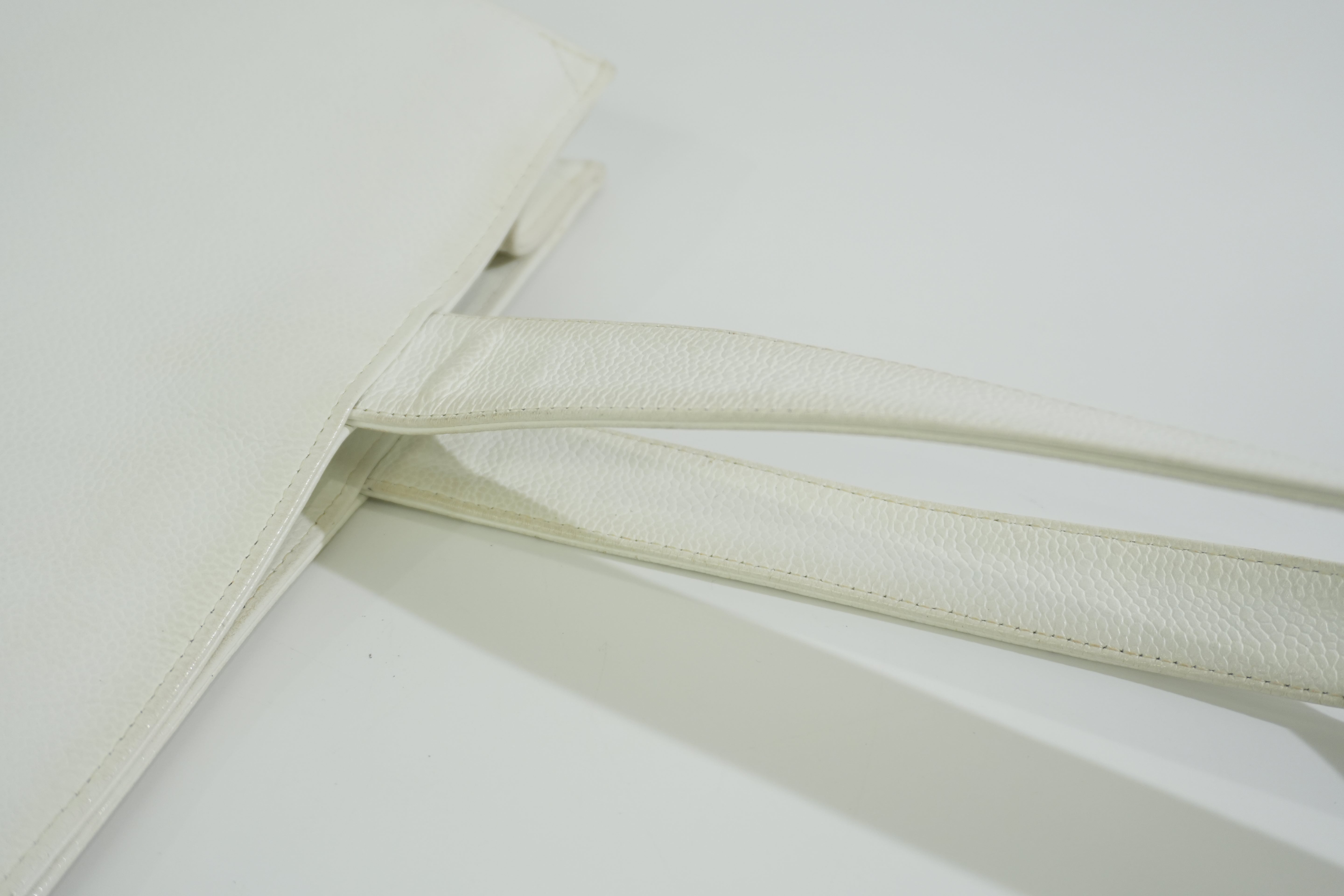 Pre-owned Chanel Caviar Skin Leather Tote Bag White