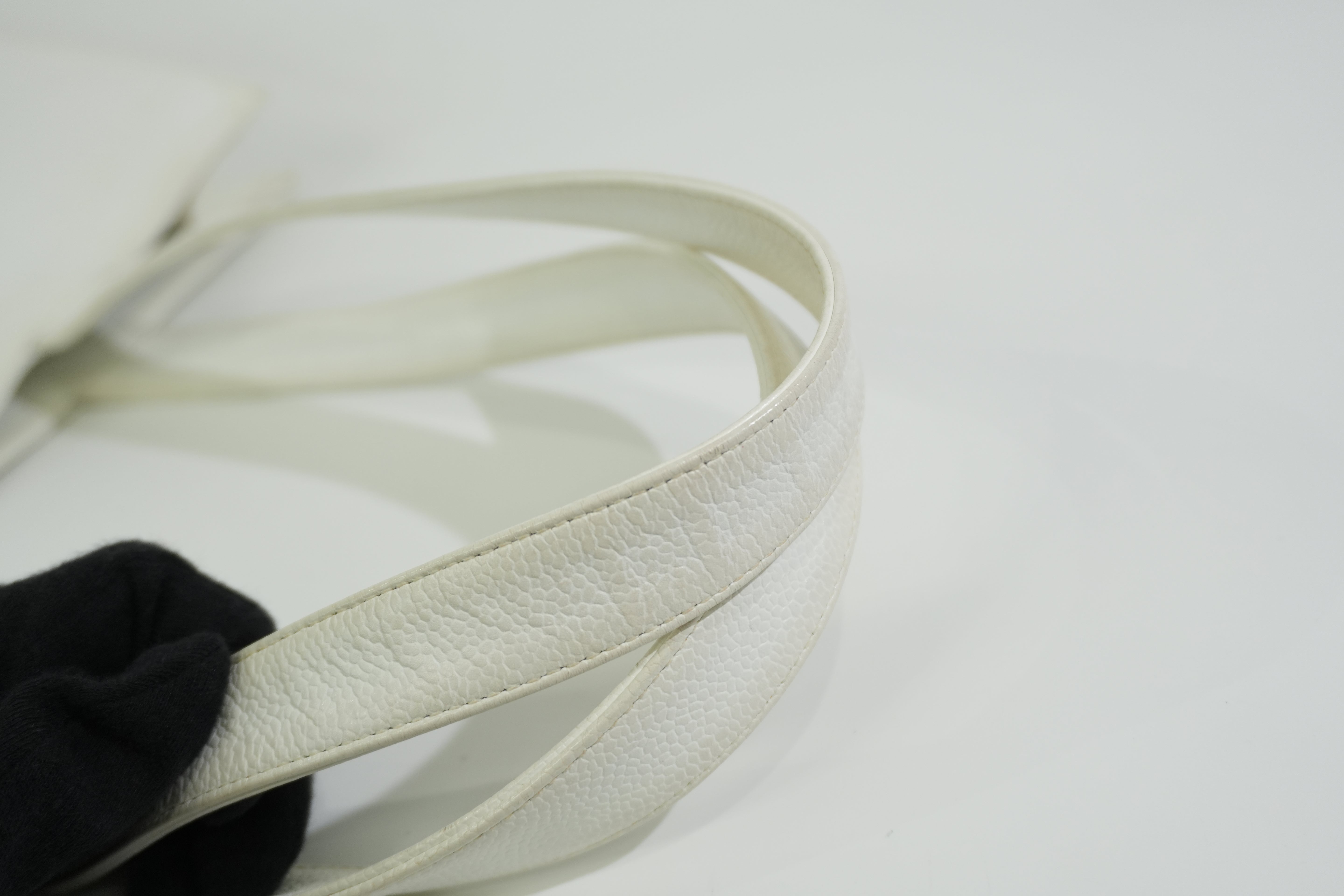 Pre-owned Chanel Caviar Skin Leather Tote Bag White