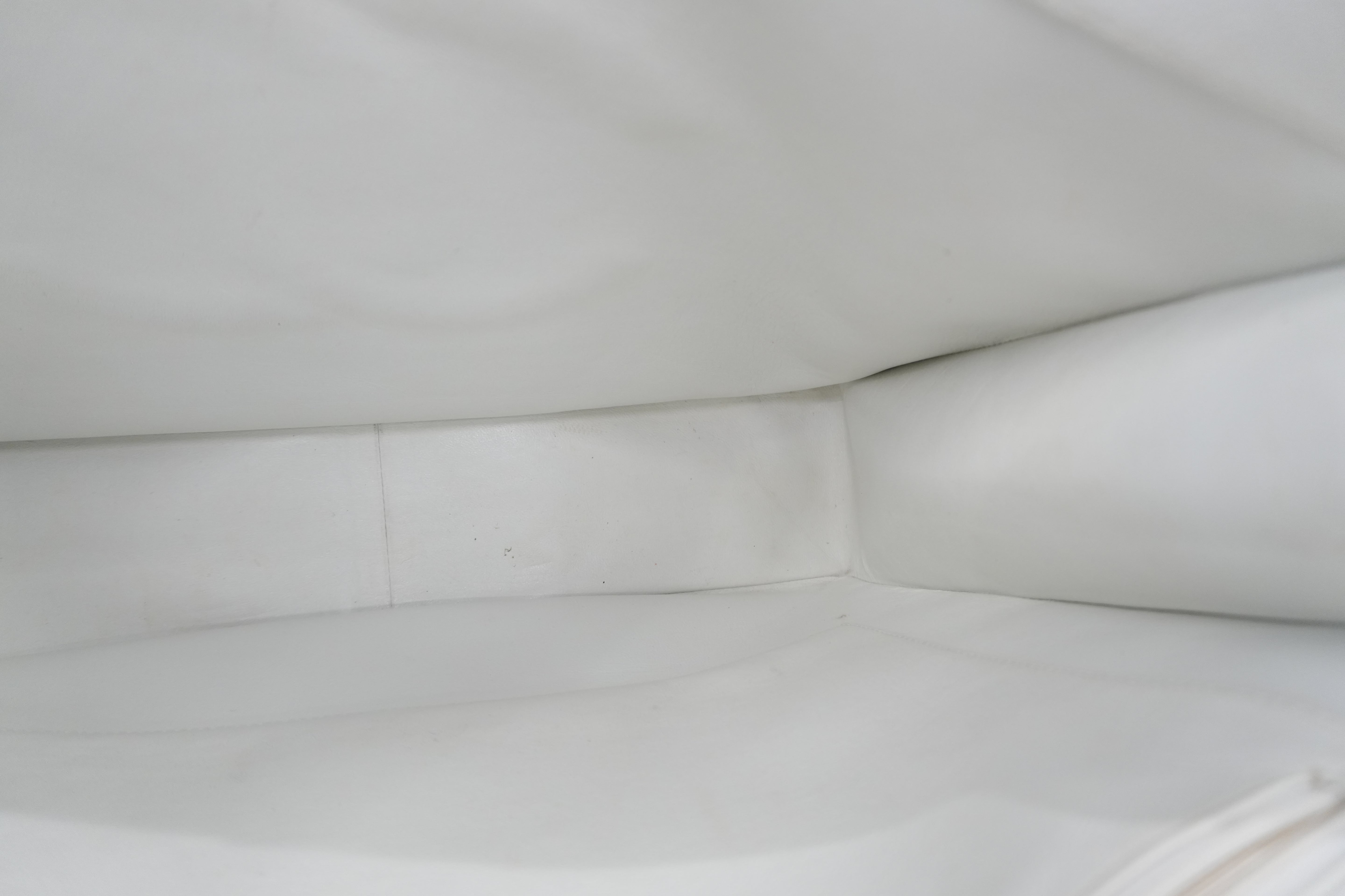 Pre-owned Chanel Caviar Skin Leather Tote Bag White