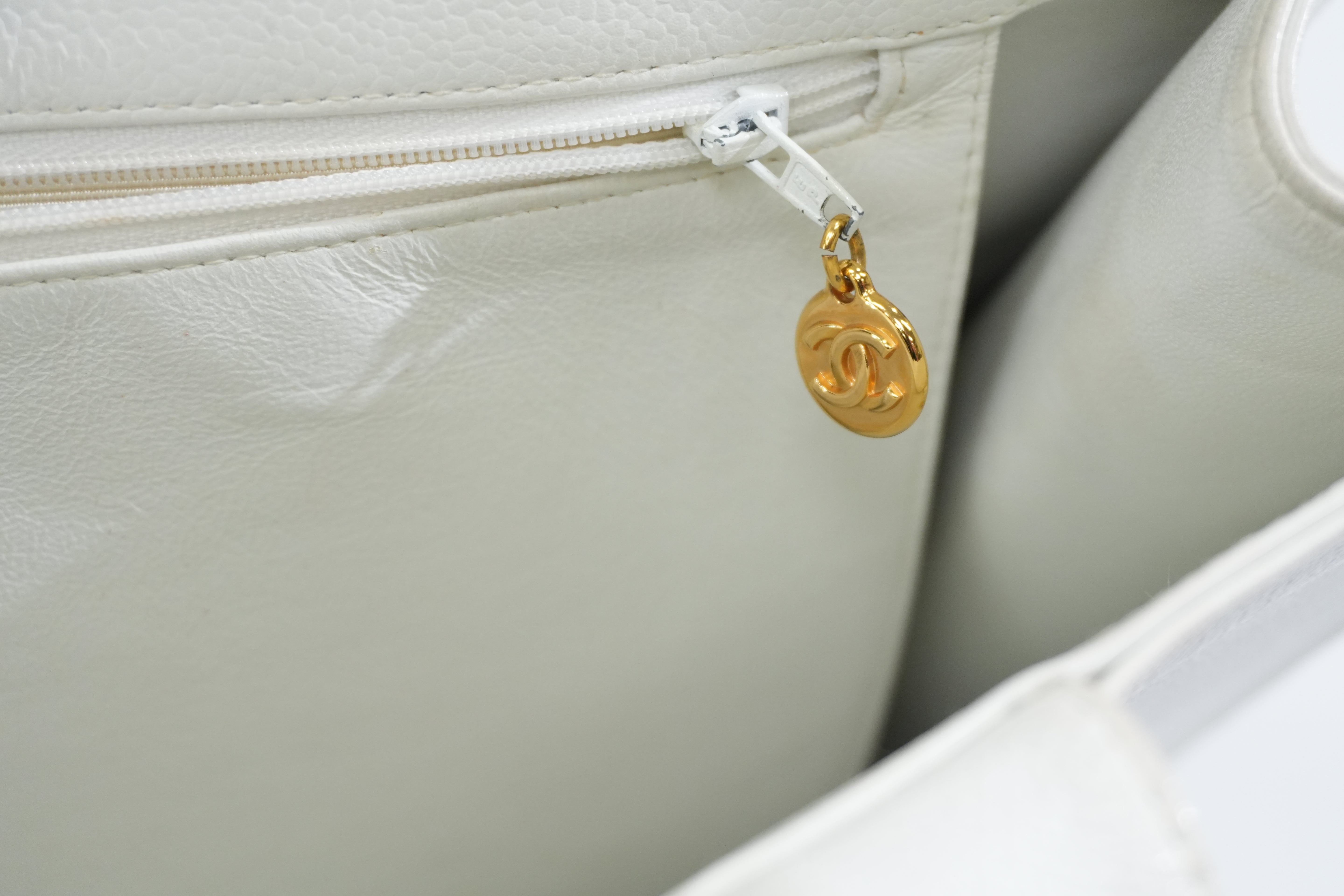 Pre-owned Chanel Caviar Skin Leather Tote Bag White