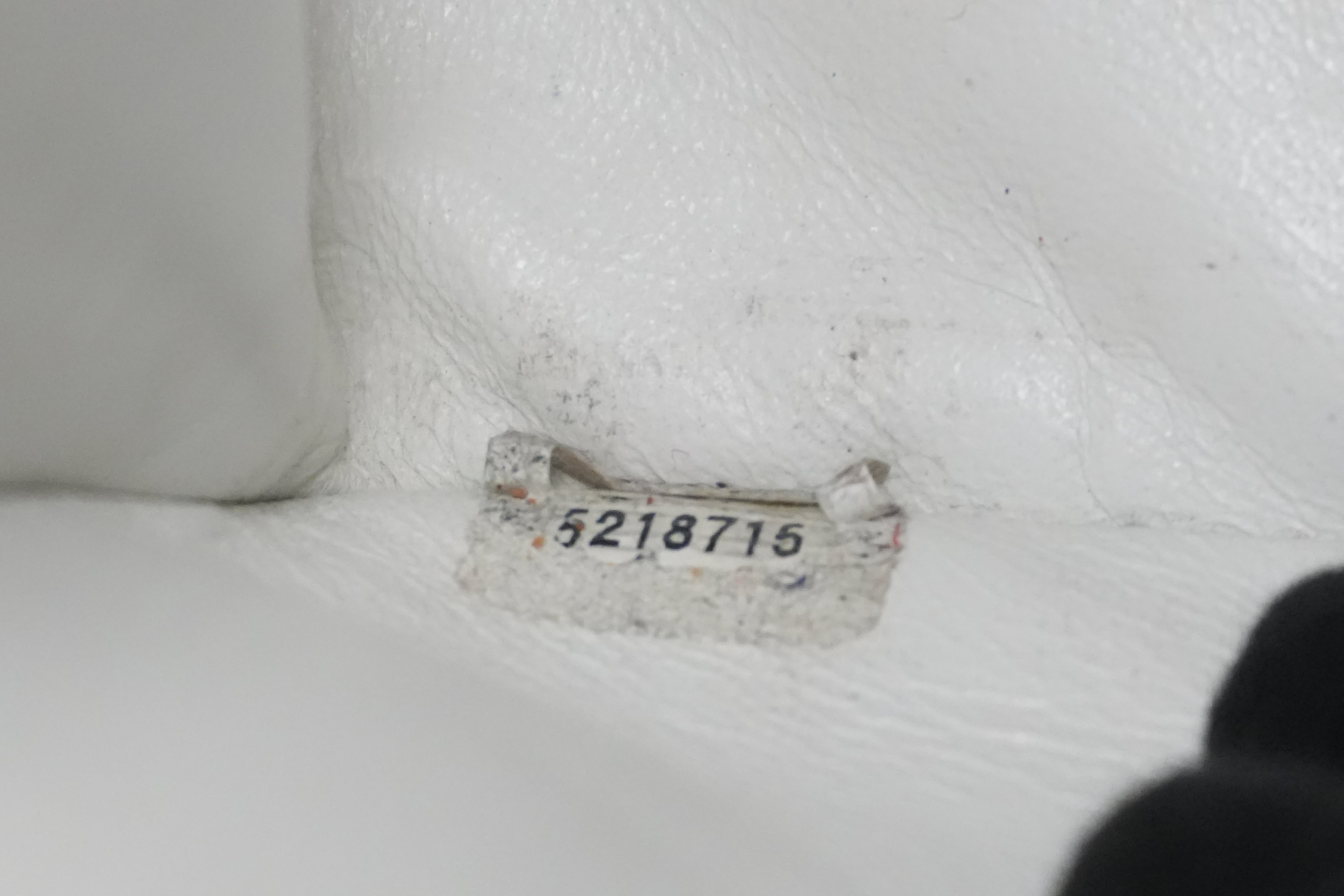 Pre-owned Chanel Caviar Skin Leather Tote Bag White