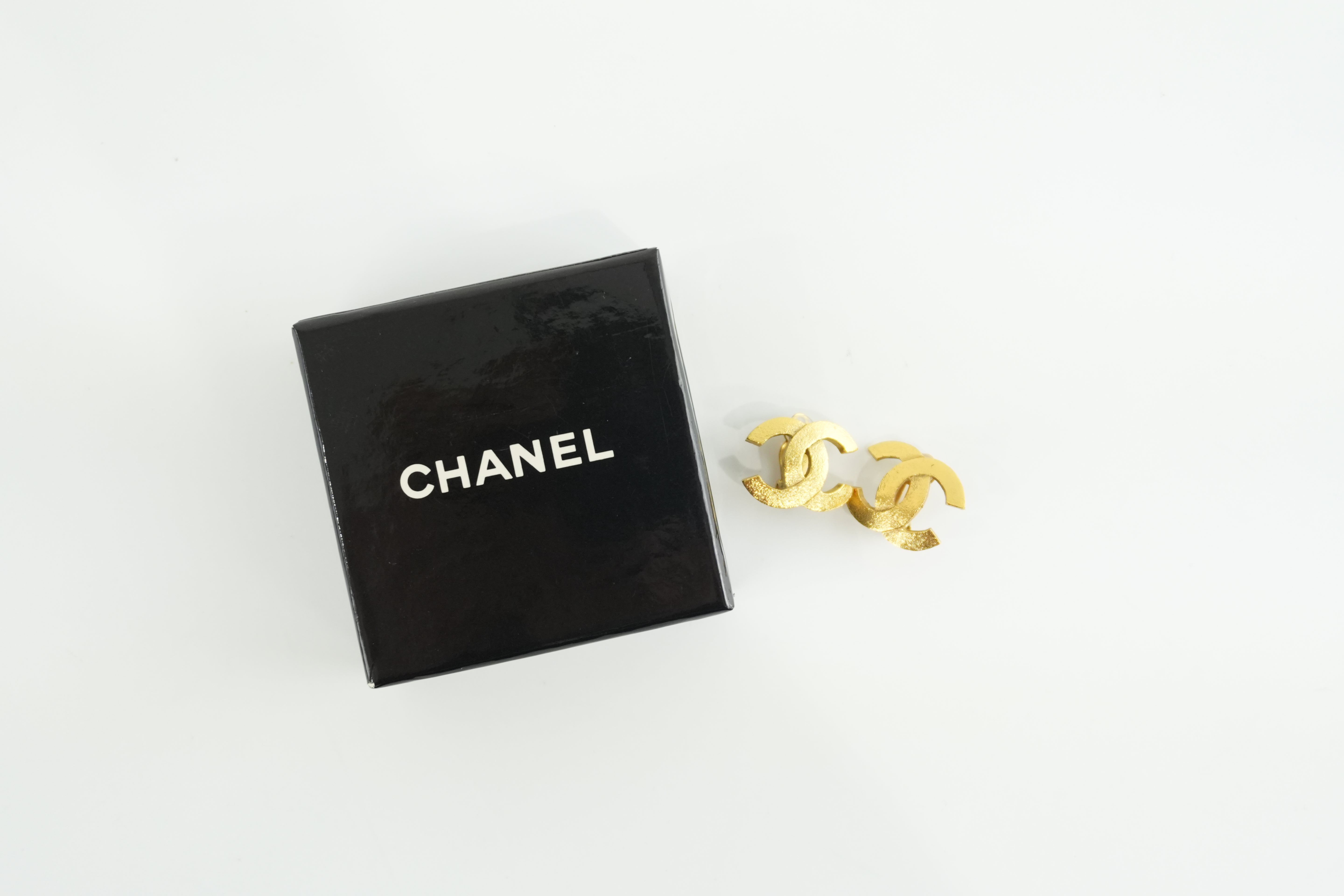 Chanel Clip on Earrings Gold Tone Used