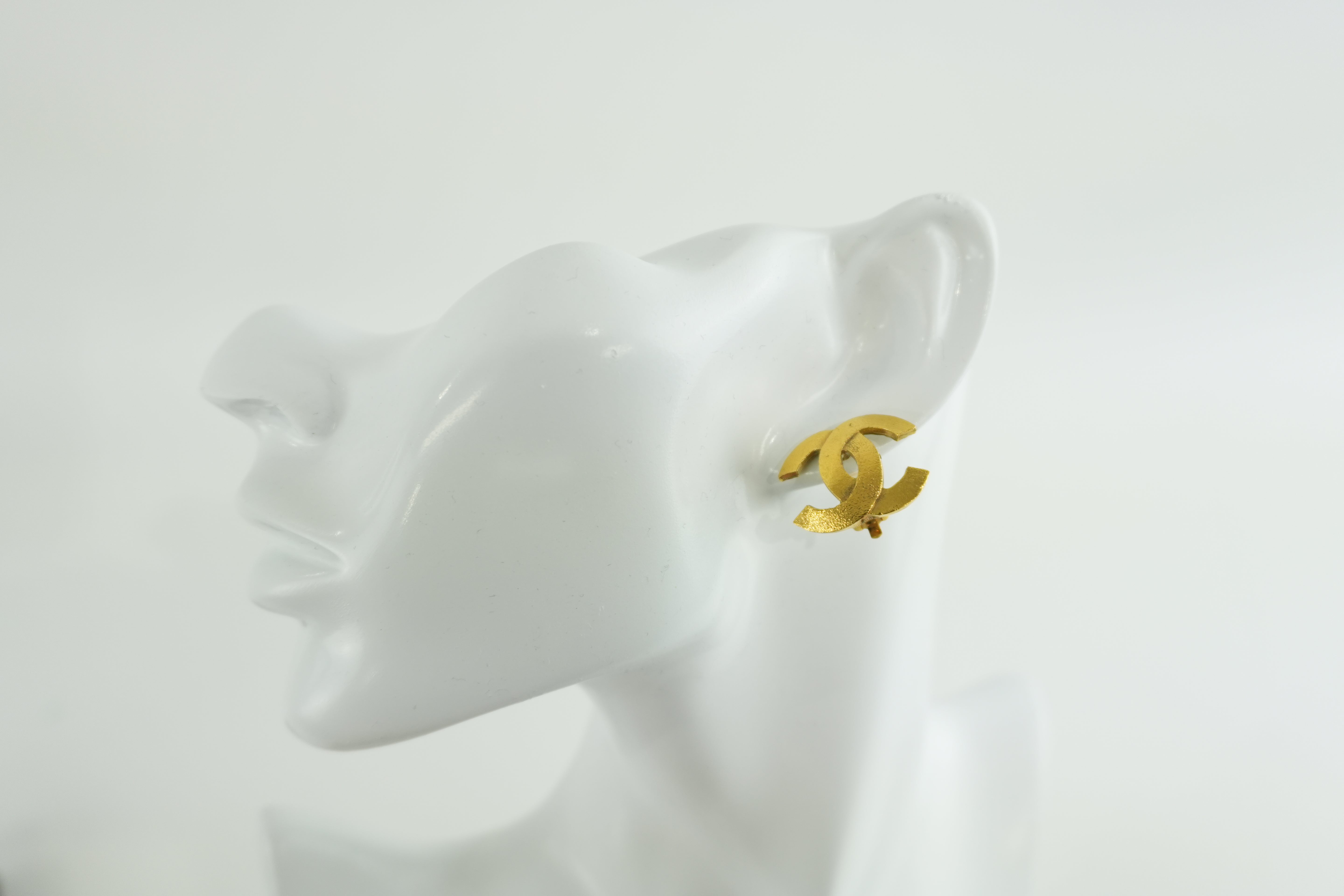 Chanel Clip on Earrings Gold Tone Used