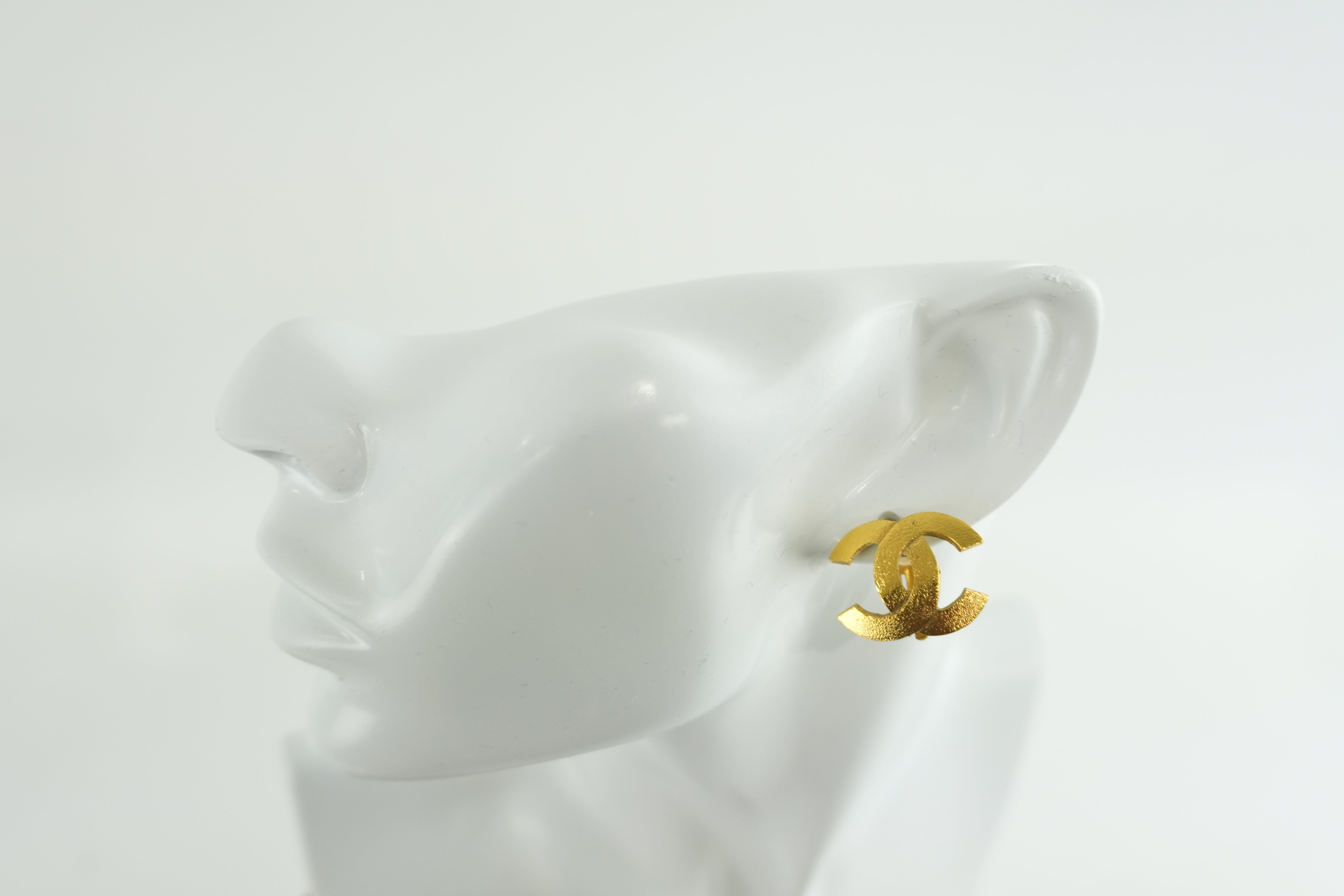 Chanel Clip on Earrings Gold Tone Used