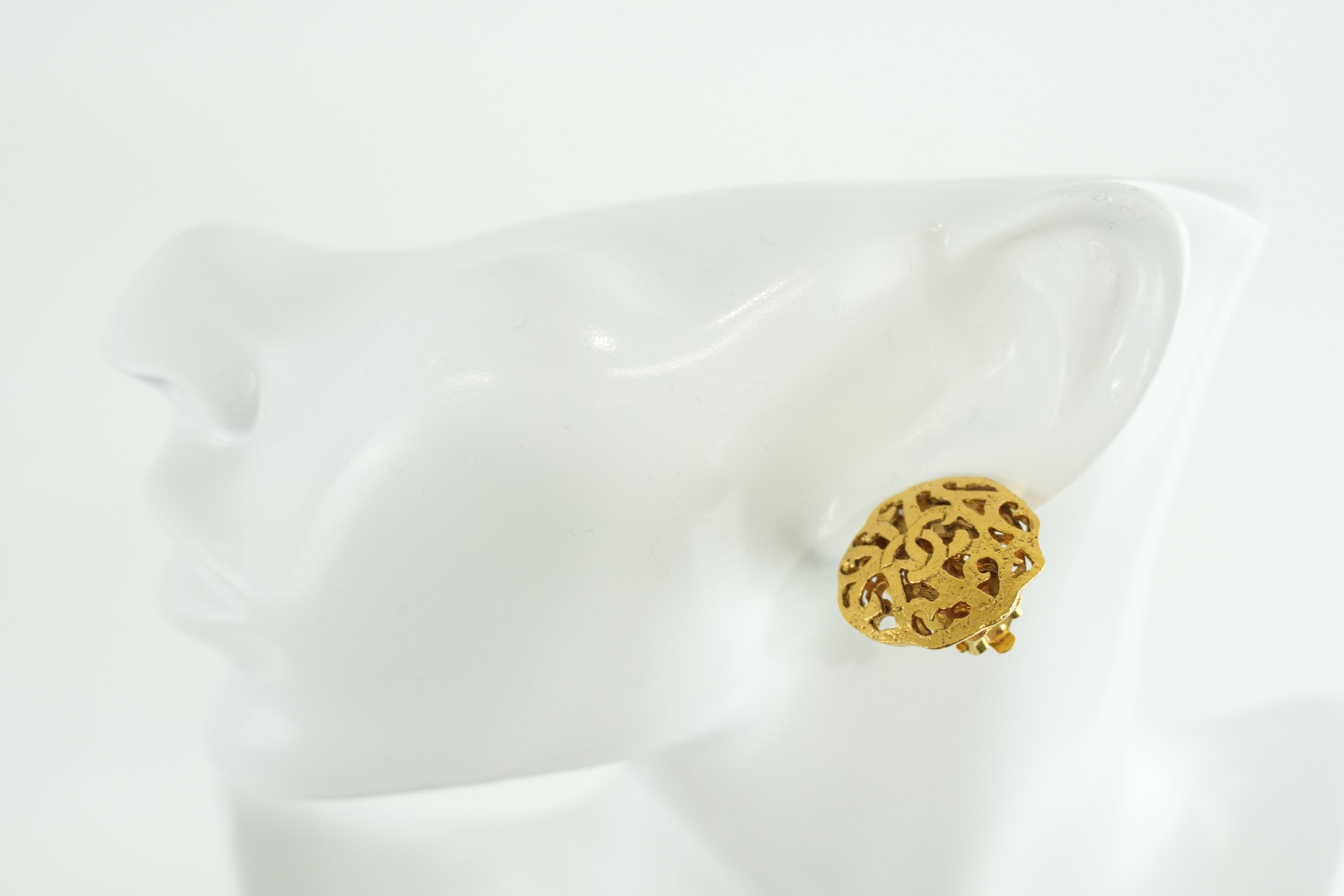 Chanel Clip on Earrings Gold Tone Used