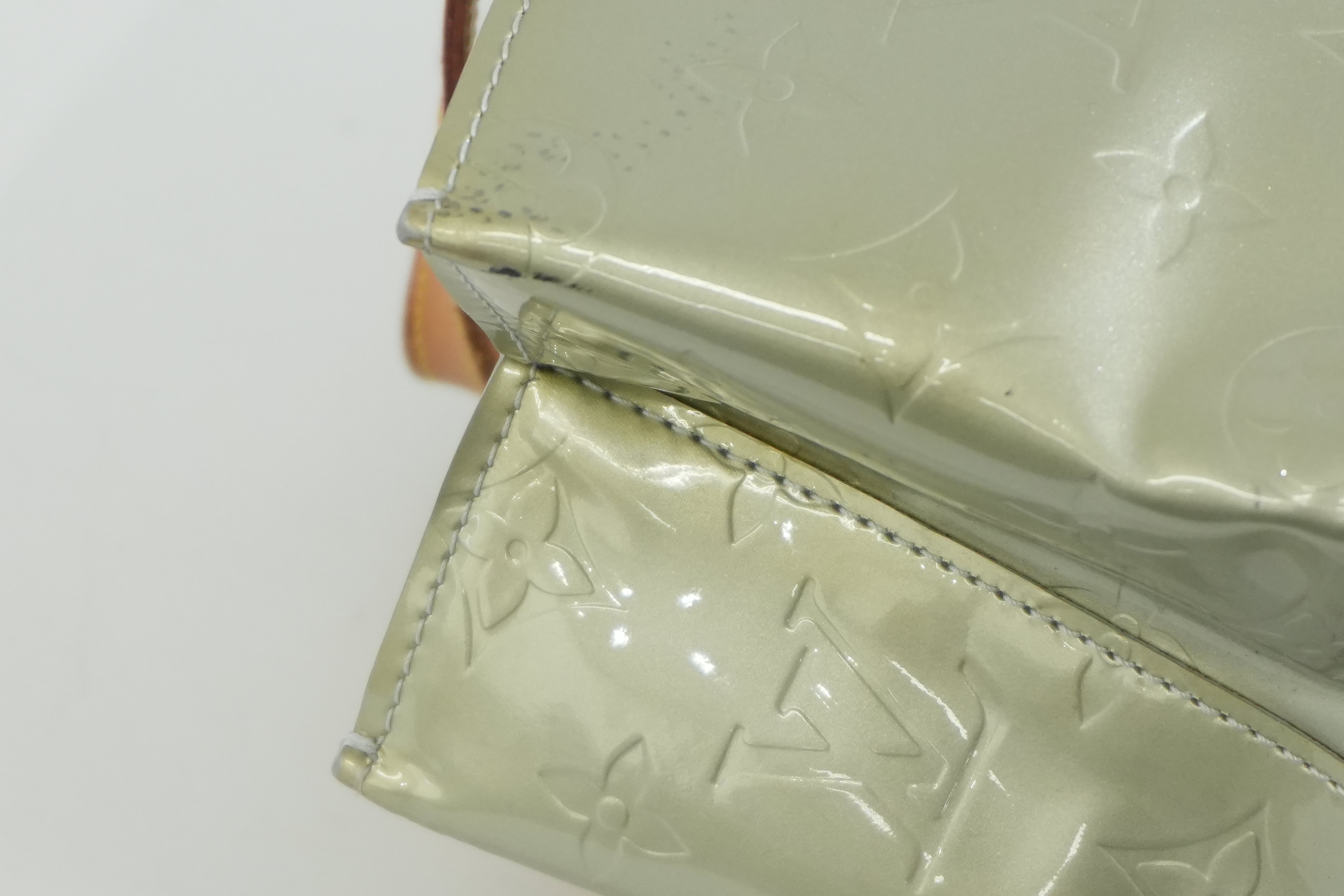 Pre-owned Louis Vuitton Vernis Reade MM Handbag Avocado Green
