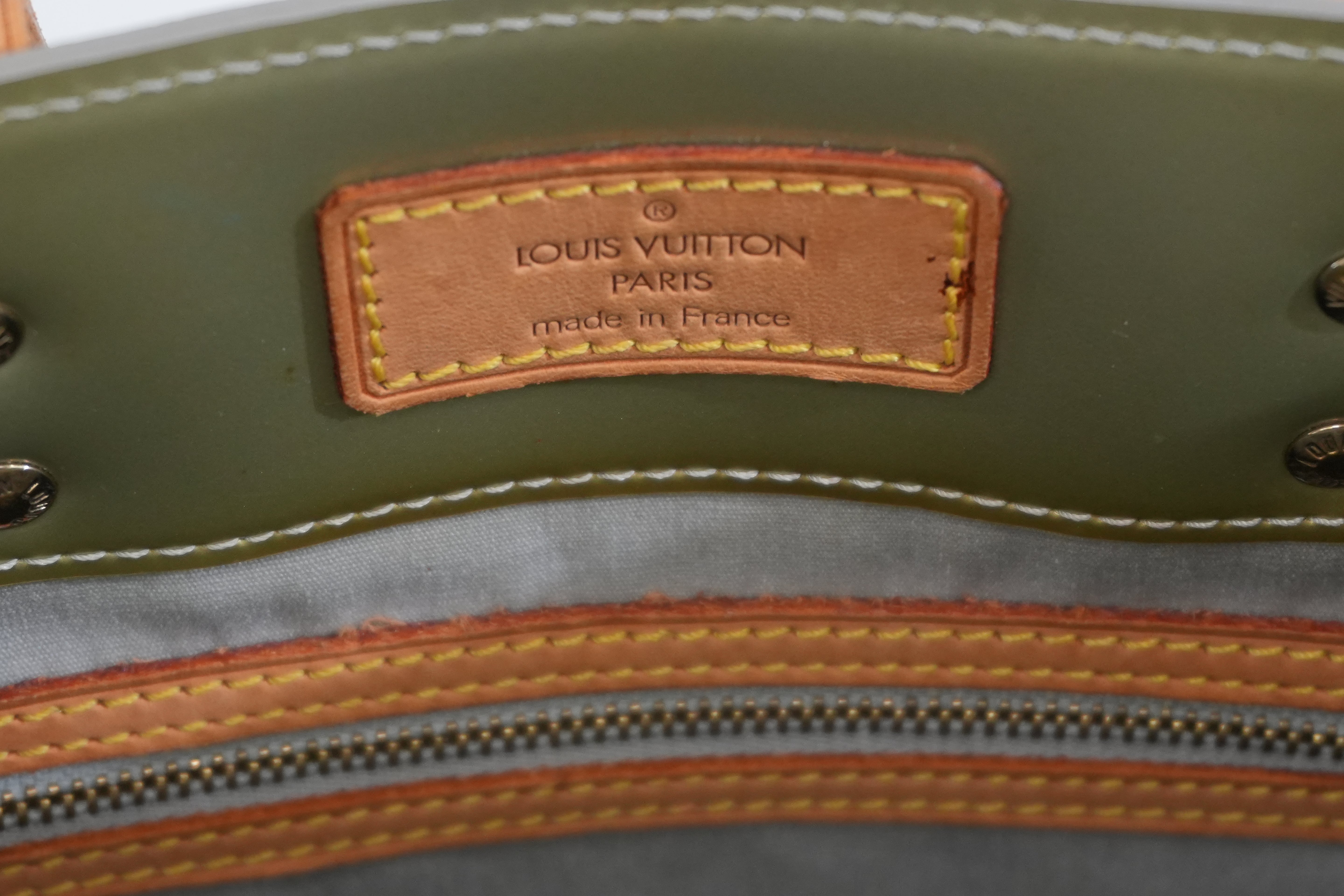 Pre-owned Louis Vuitton Vernis Reade MM Handbag Avocado Green