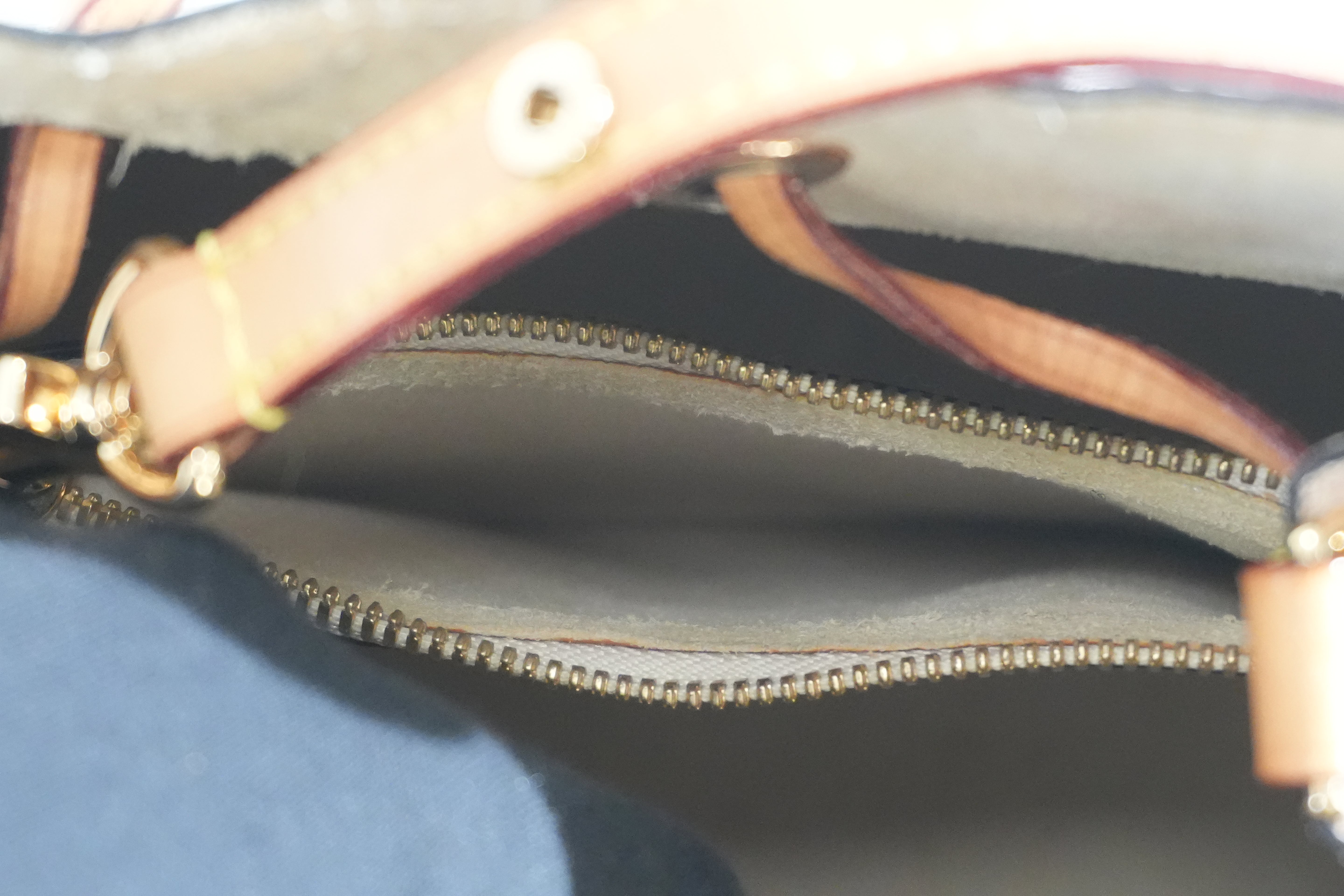 Pre-owned Louis Vuitton Damier Azur Summer Trunk Collection Neo Noe Shoulder Bag