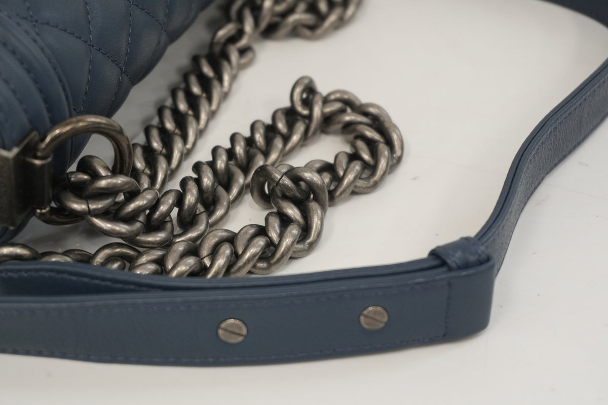 Pre-Owned Chanel Le Boy Crossbody Bag Blue