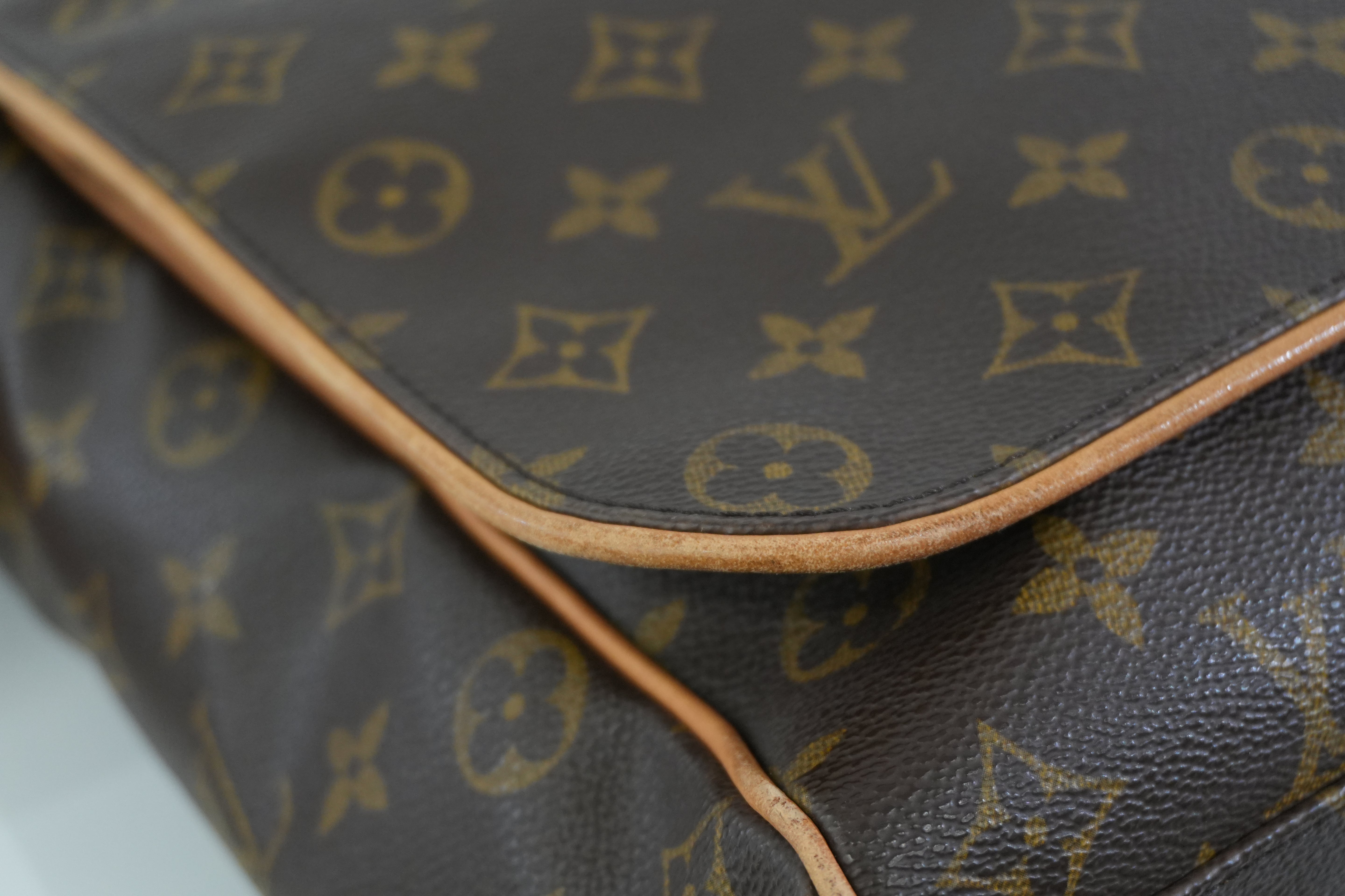Pre-owned Louis Vuitton Monogram Abesses Messenger Bag