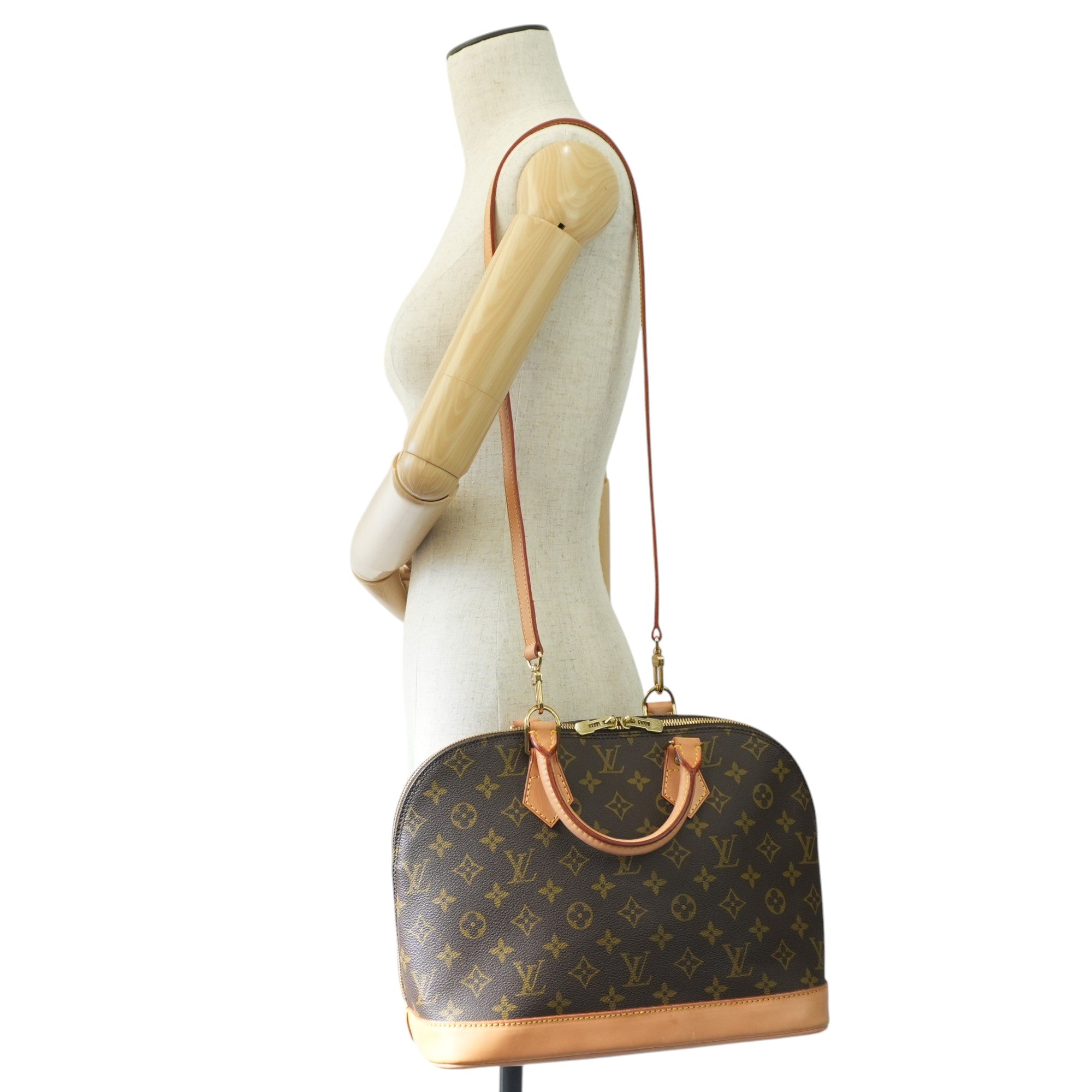 Louis Vuitton Monogram Alma Handbag Used