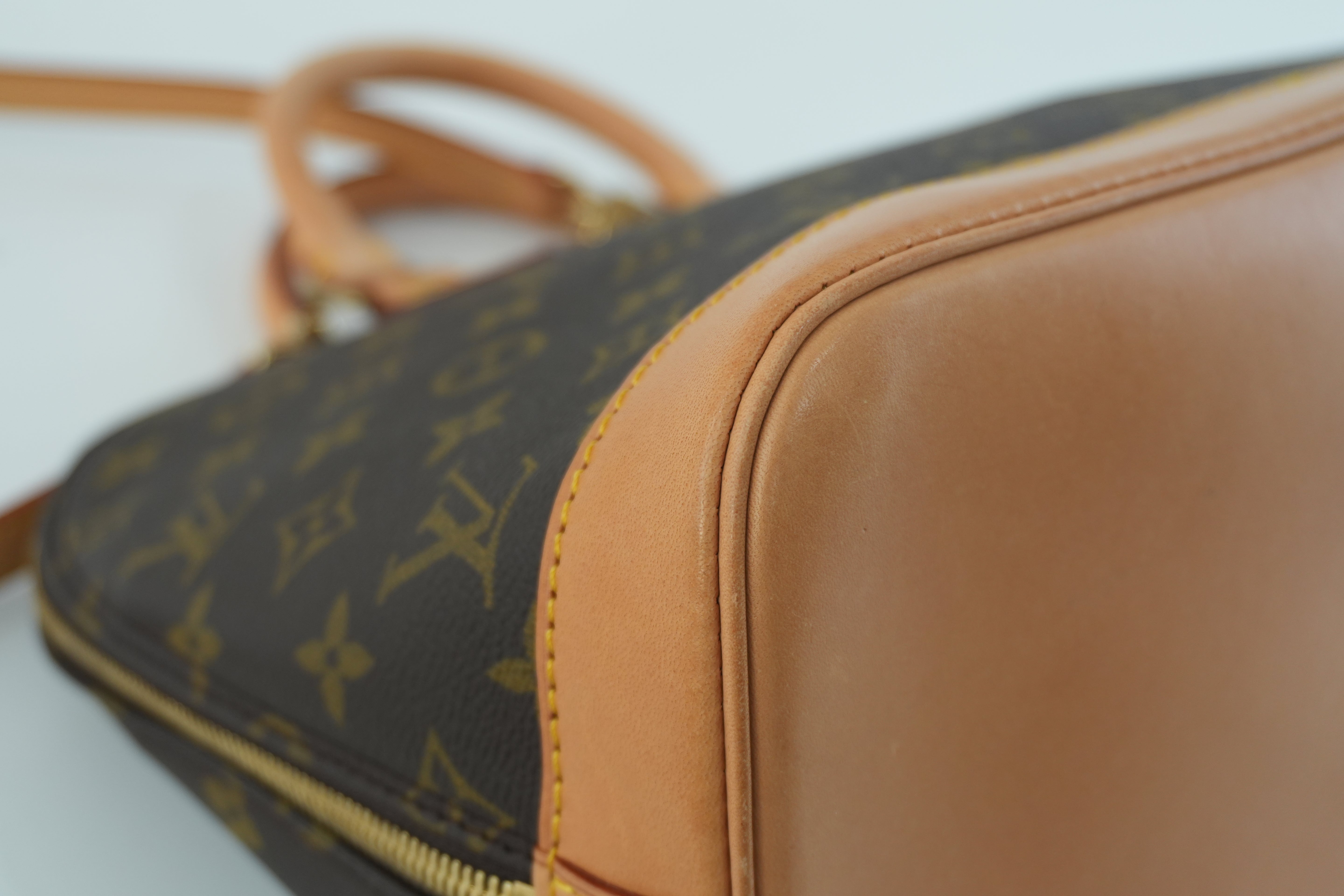 Louis Vuitton Monogram Alma Handbag Used