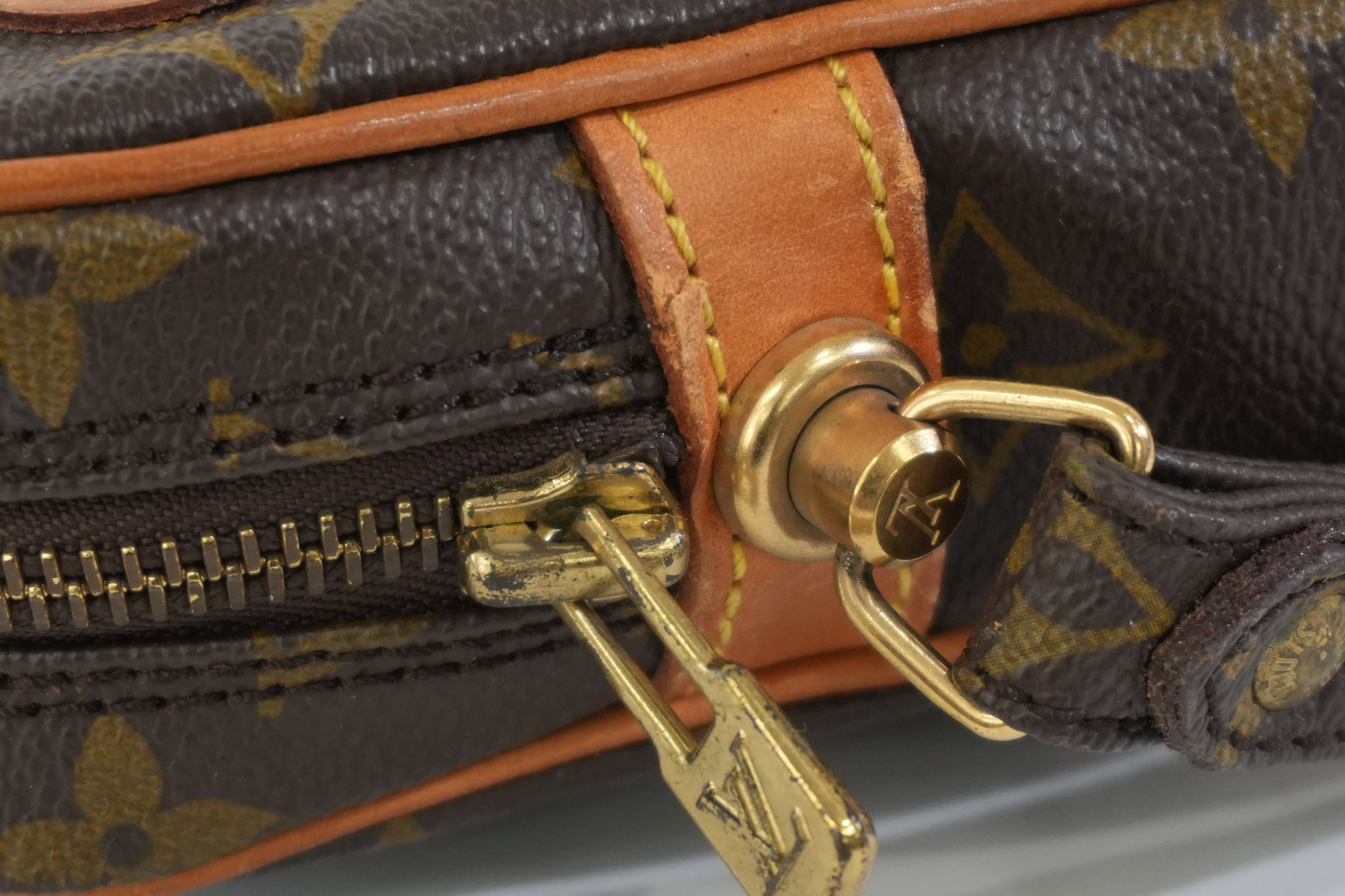 Pre-owned Louis Vuitton Monogram Dragonne GM Clutch Bag