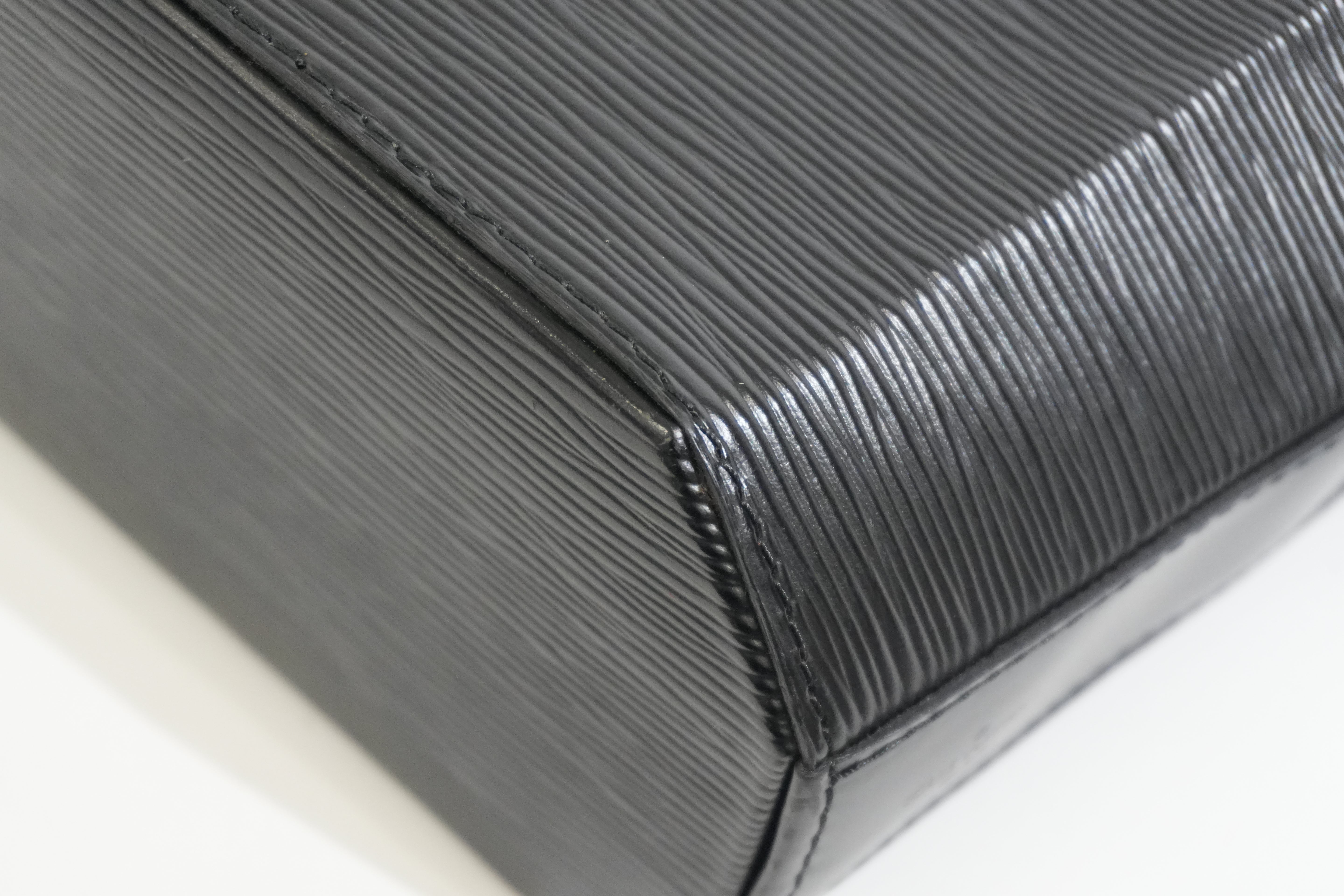 Pr-owned Louis Vuitton Epi Sac Seau Shoulder Bag Black