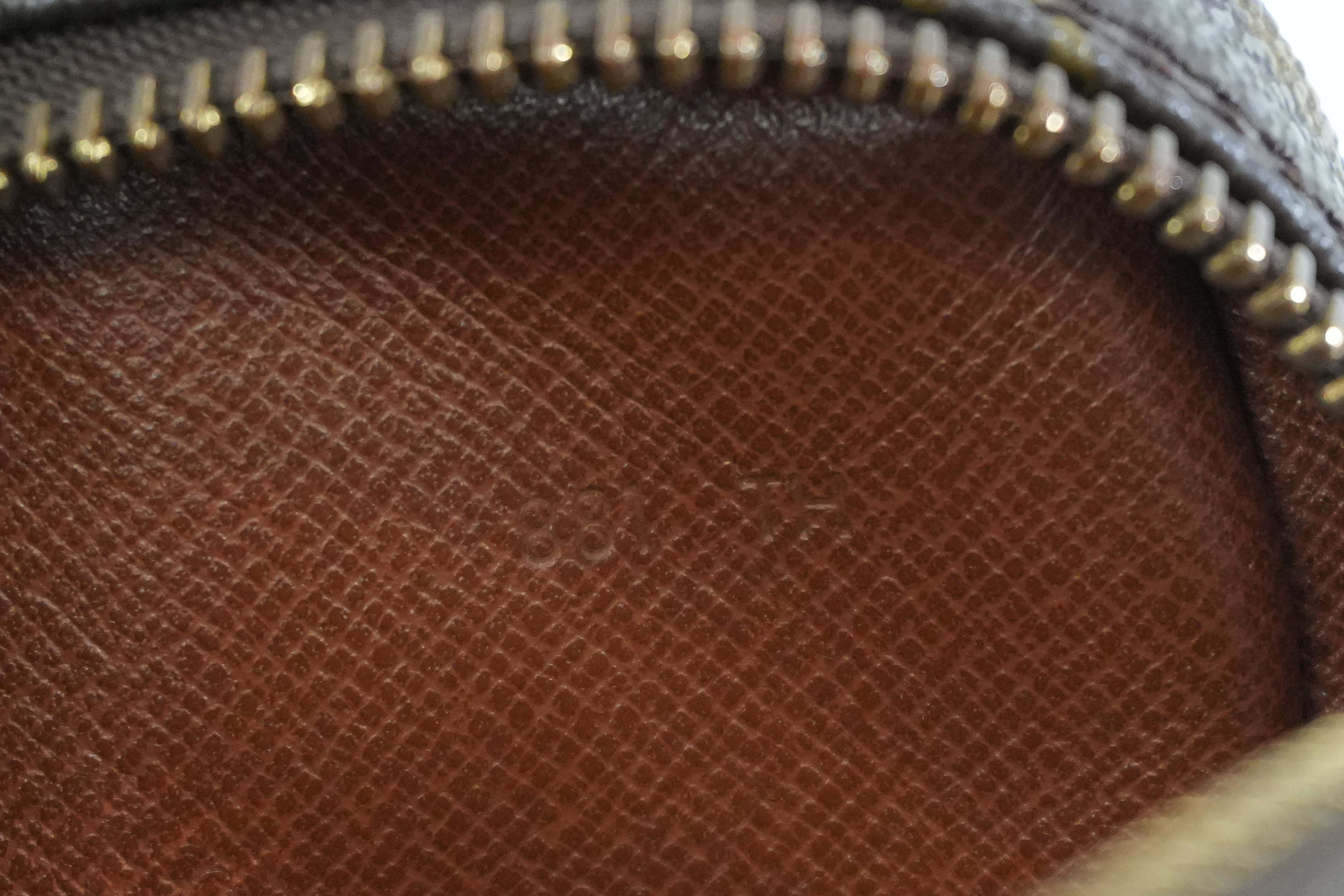 Pre-owned Louis Vuitton Monogram Dragonne GM Clutch Bag