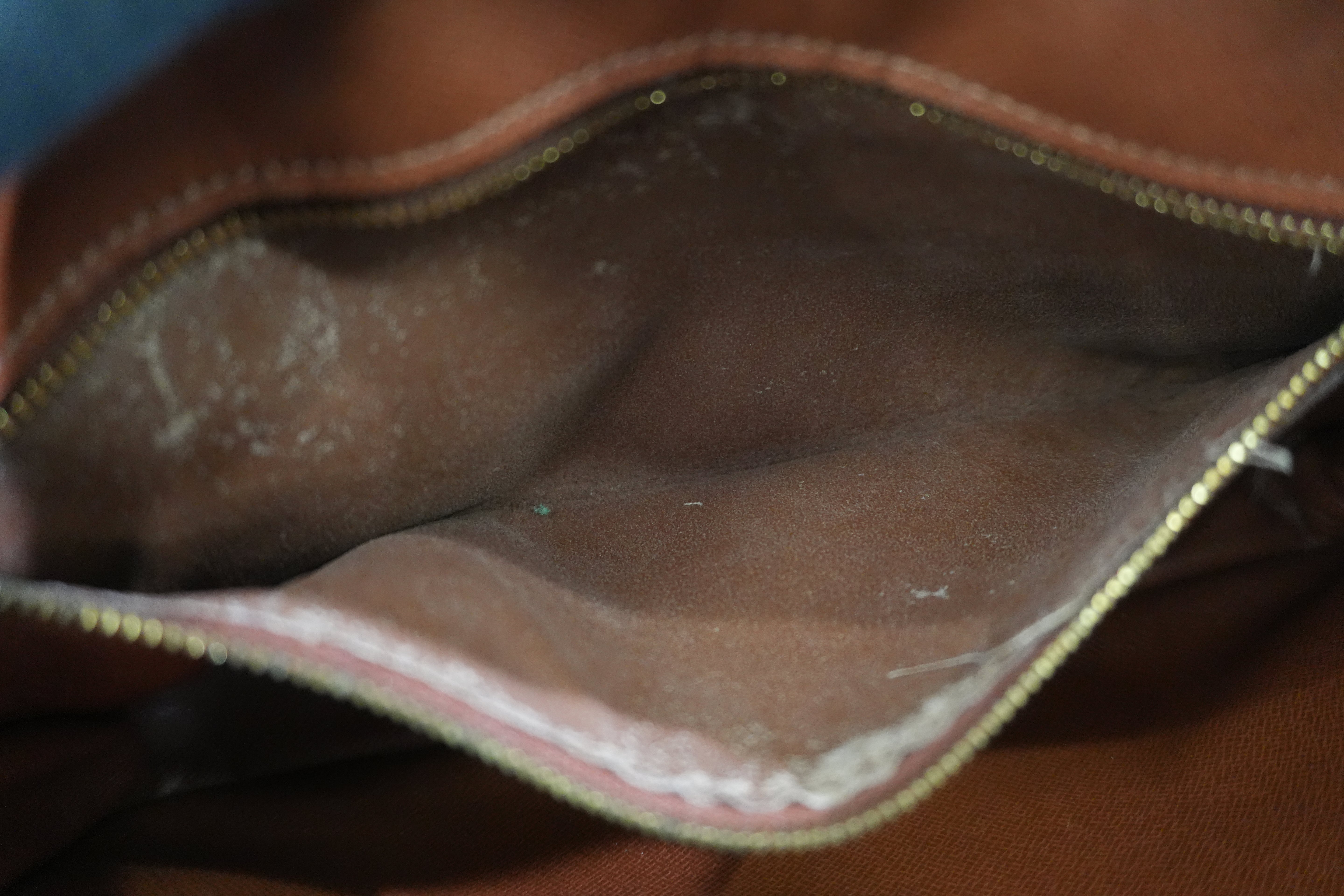 Pre-owned Louis Vuitton Monogram Dragonne GM Clutch Bag