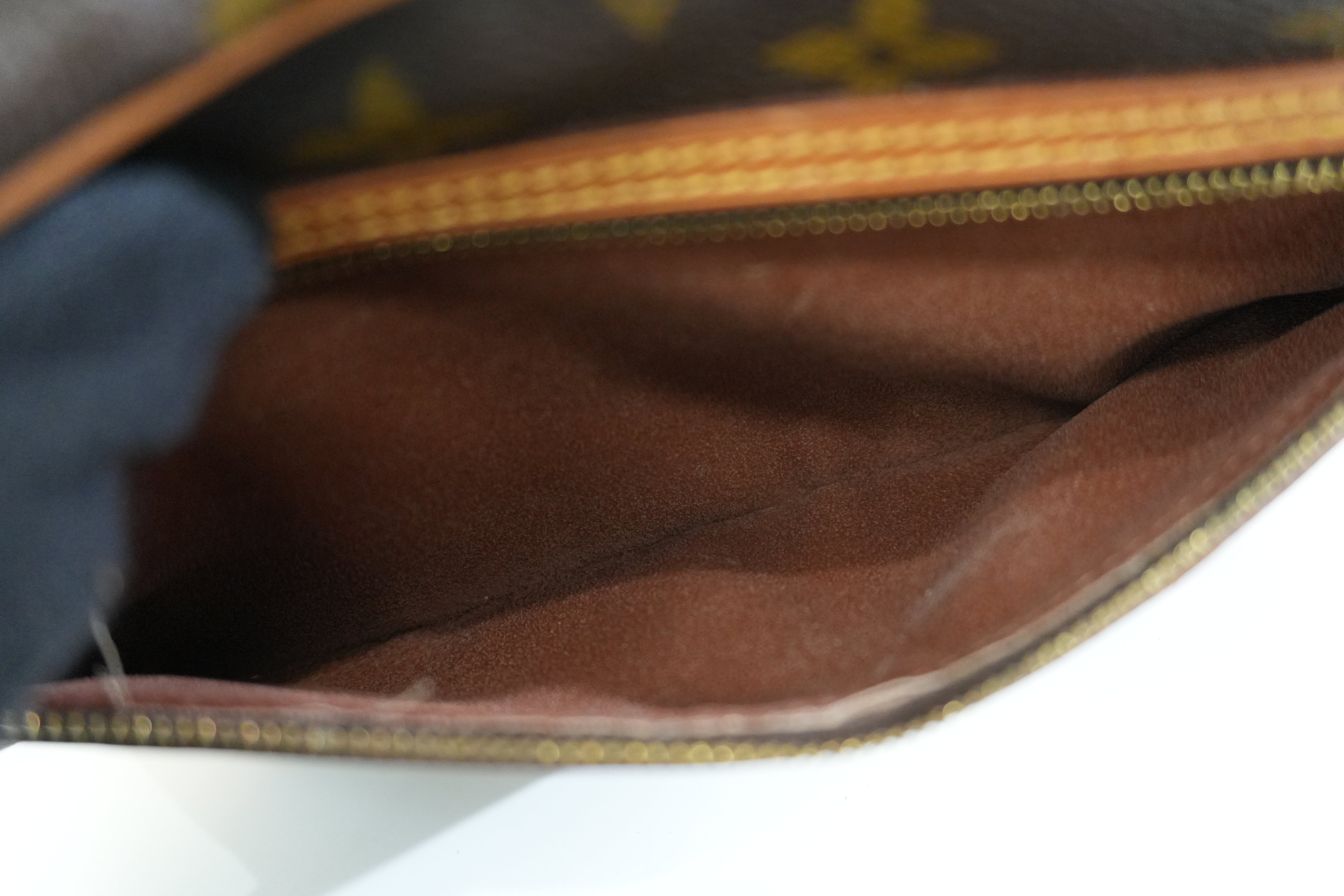 Pre-owned Louis Vuitton Monogram Dragonne GM Clutch Bag