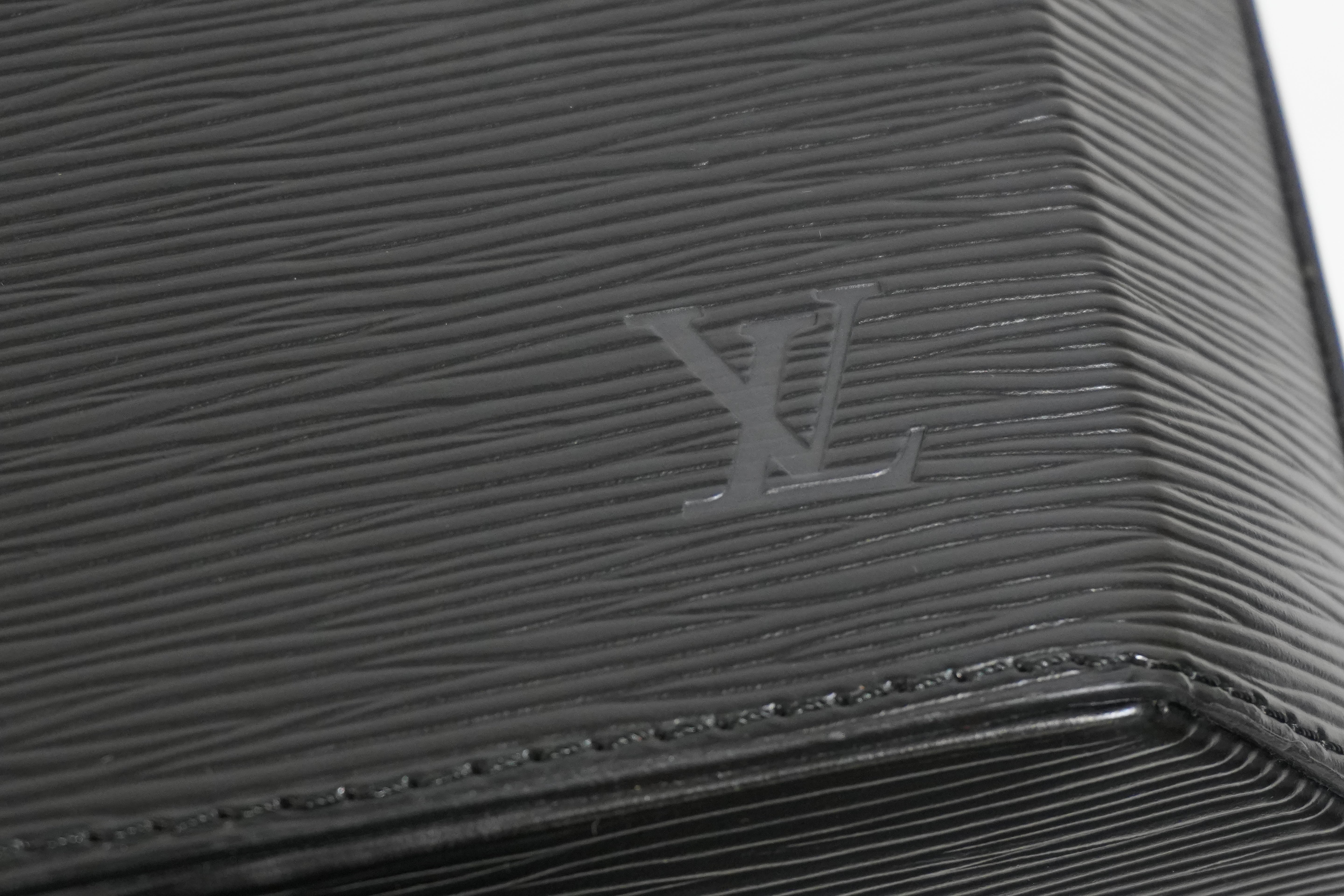 Pr-owned Louis Vuitton Epi Sac Seau Shoulder Bag Black