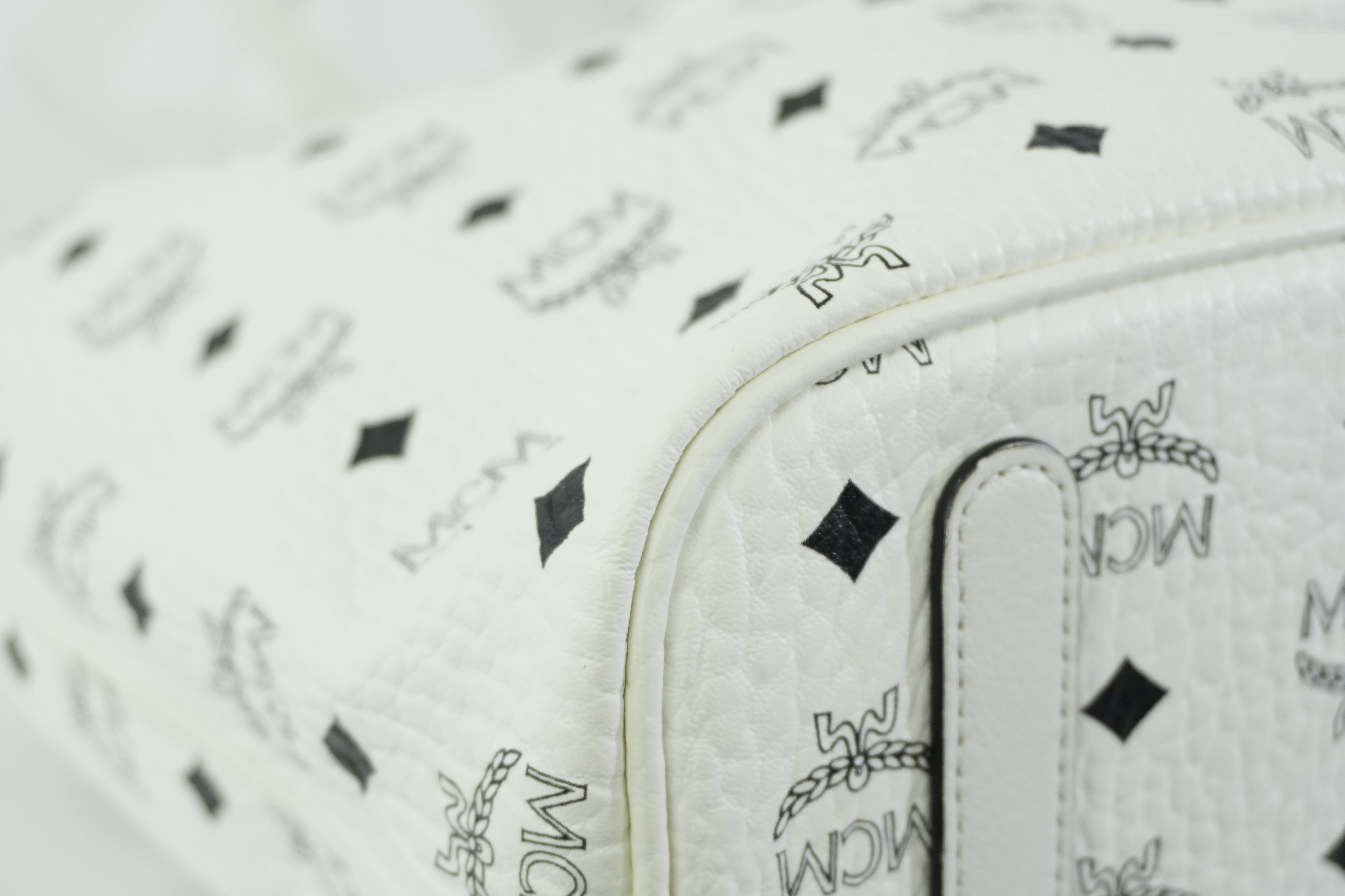 Pre-owned MCM Tote Bag with Pouch White