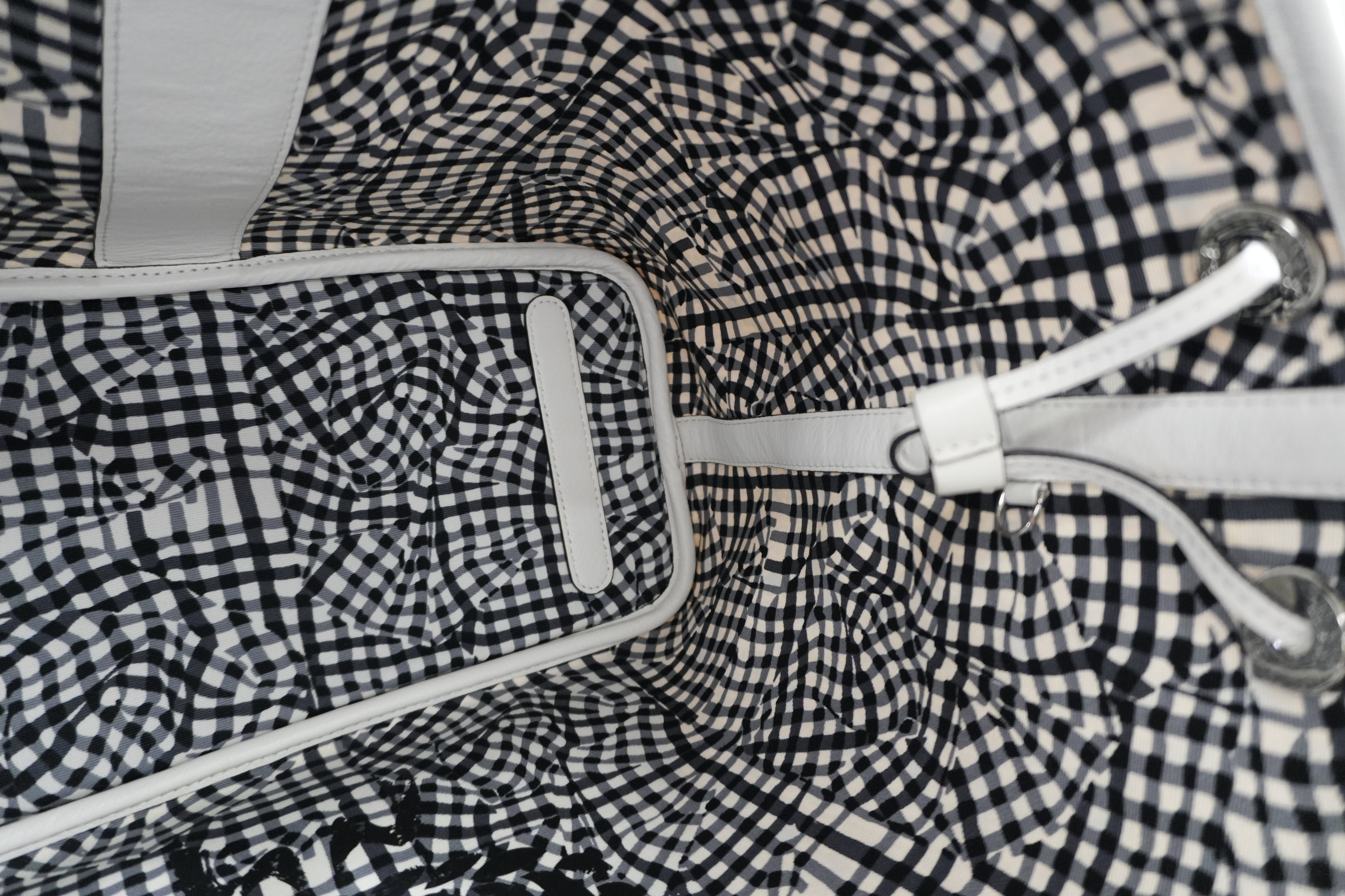 Pre-owned MCM Tote Bag with Pouch White