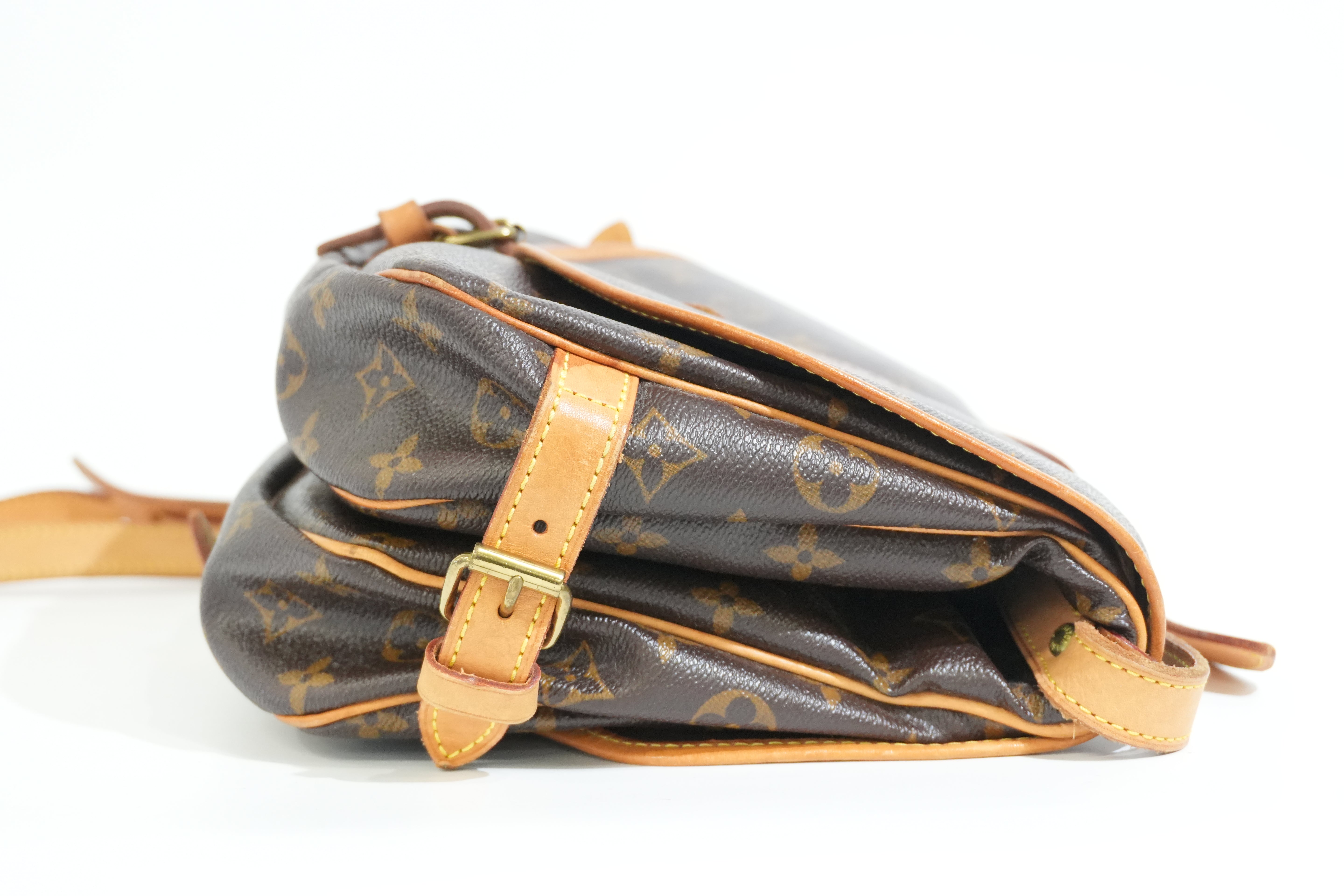 Pre-owned Louis Vuitton Monogram Saumur 30 Crossbody Bag