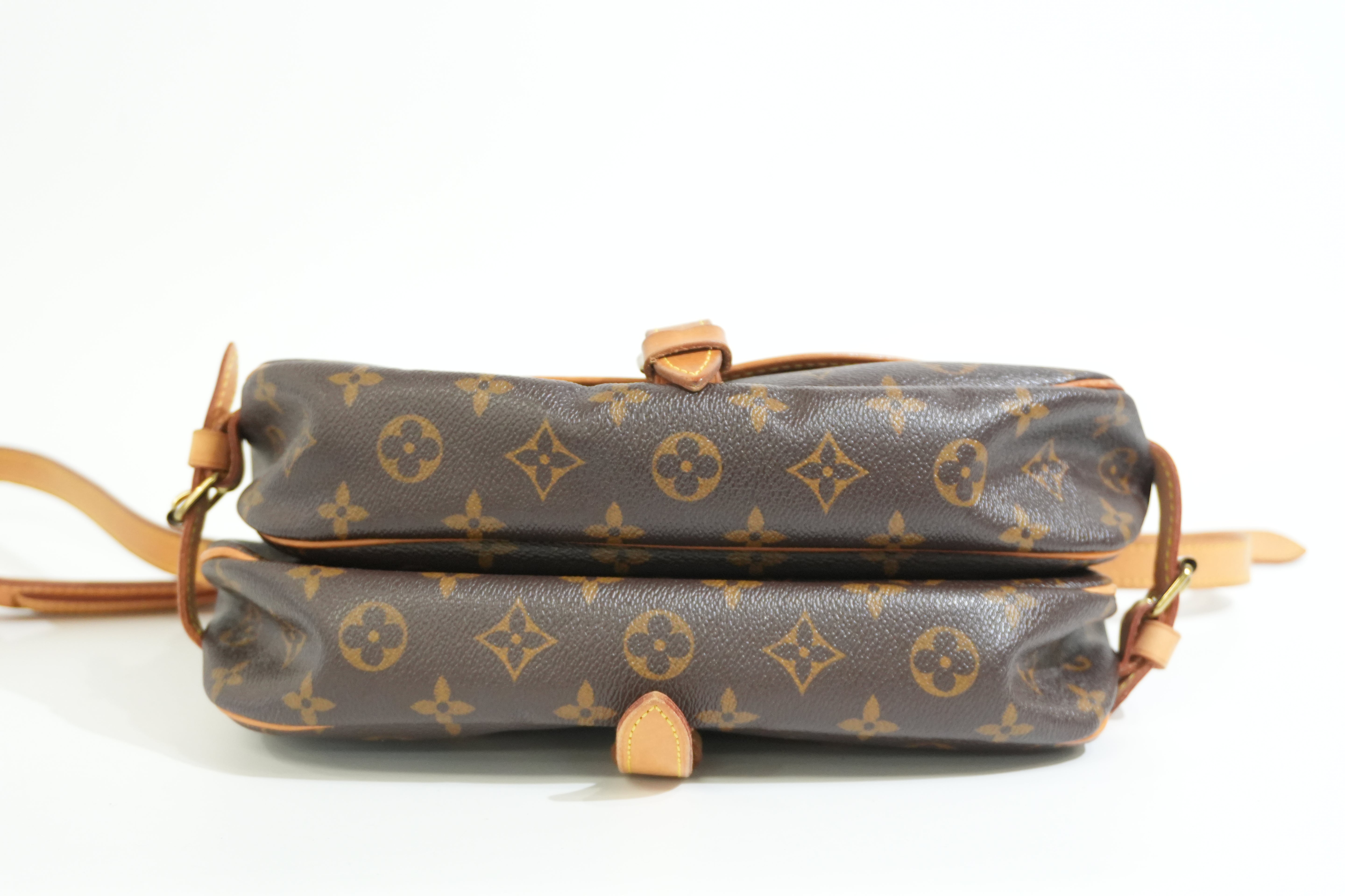 Pre-owned Louis Vuitton Monogram Saumur 30 Crossbody Bag