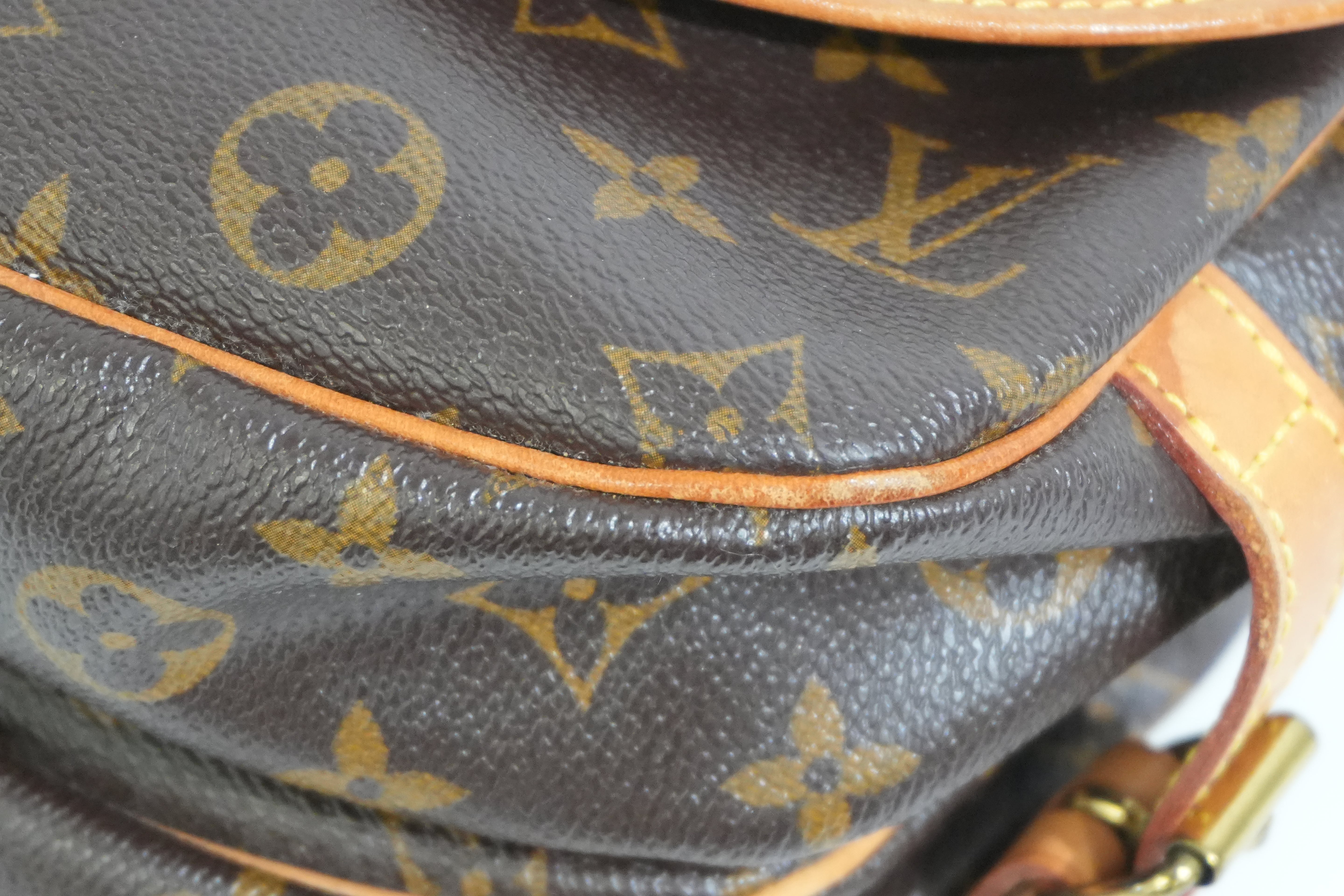 Pre-owned Louis Vuitton Monogram Saumur 30 Crossbody Bag