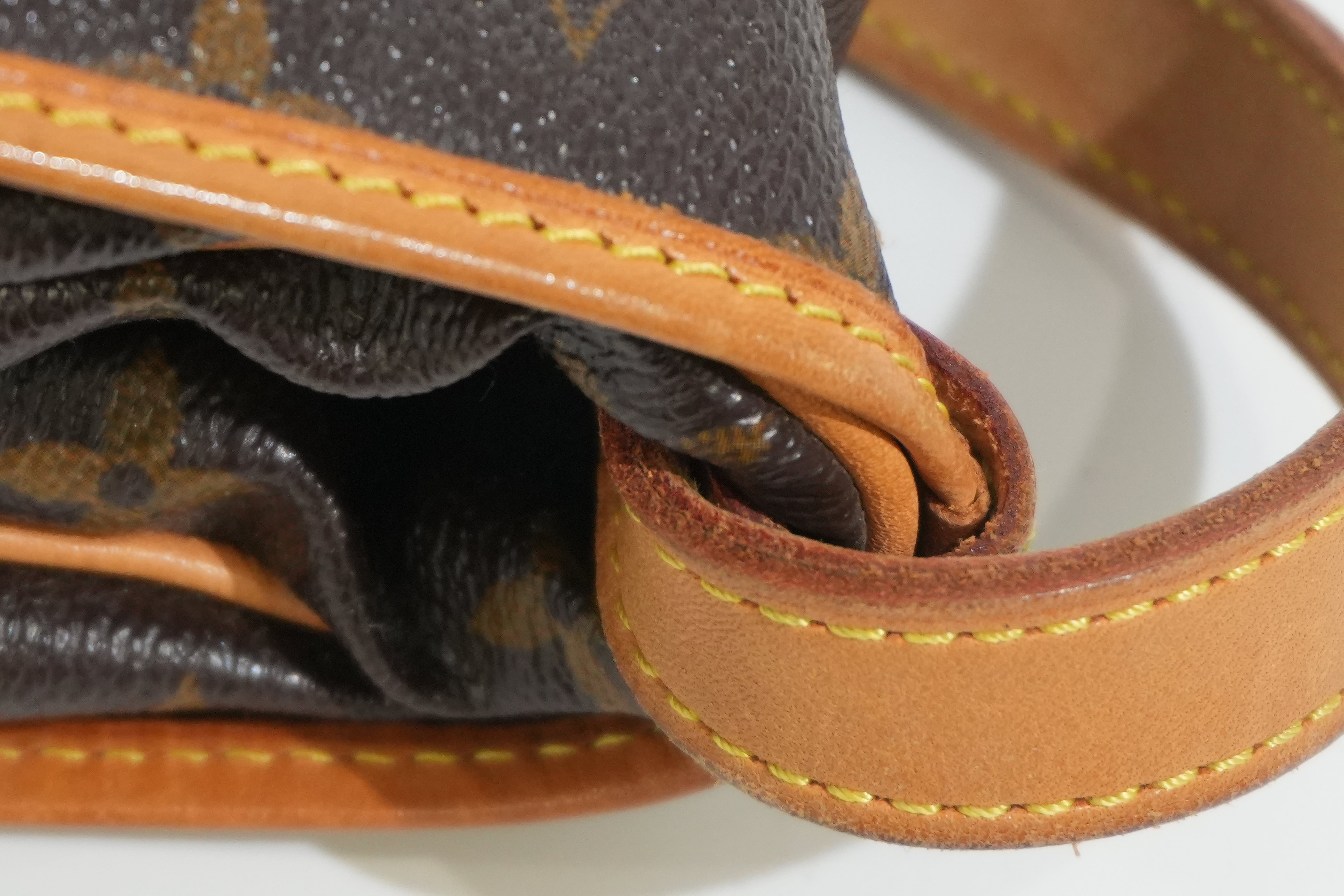 Pre-owned Louis Vuitton Monogram Saumur 30 Crossbody Bag