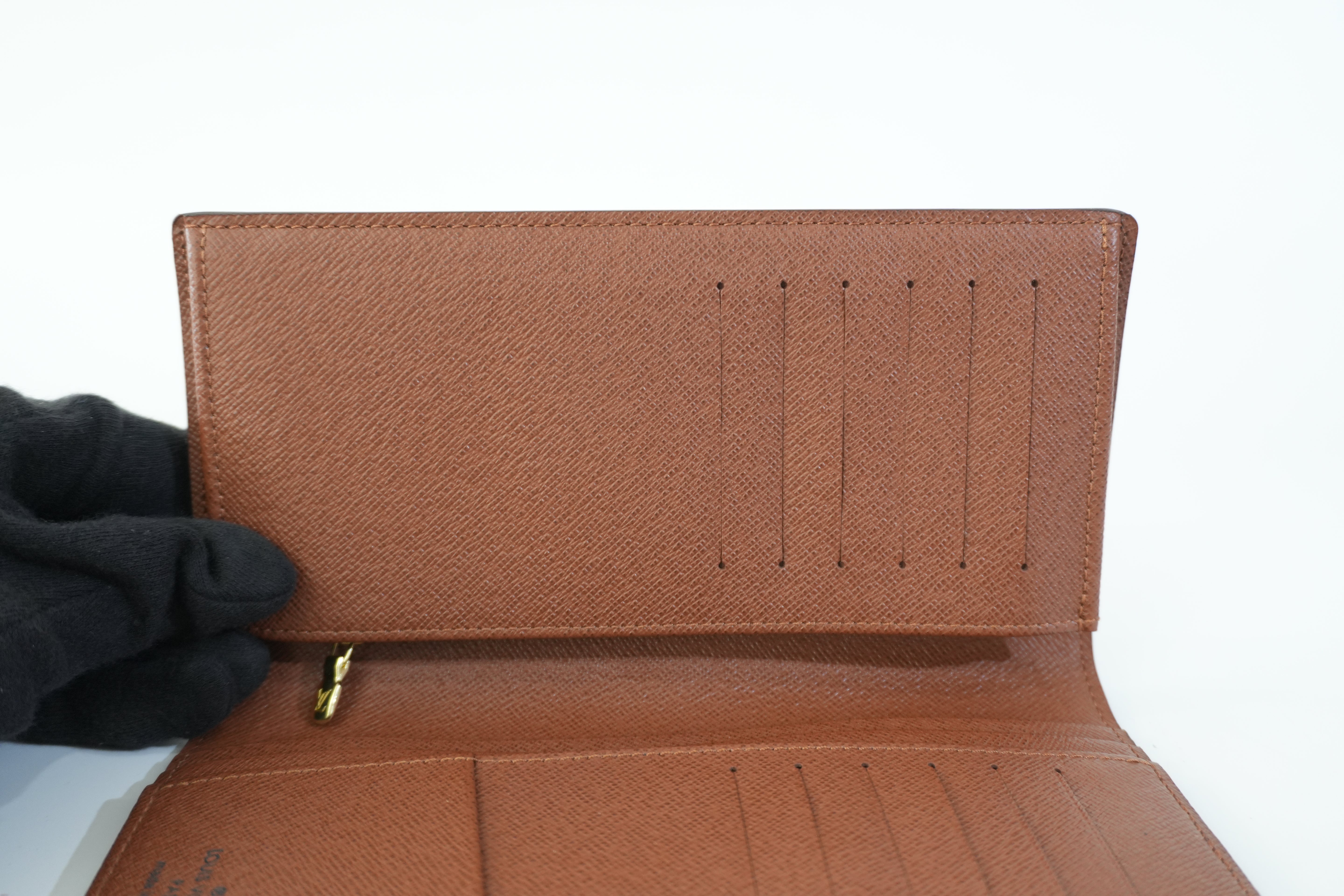 Pre-owned Louis Vuitton Monogram Brazza Wallet